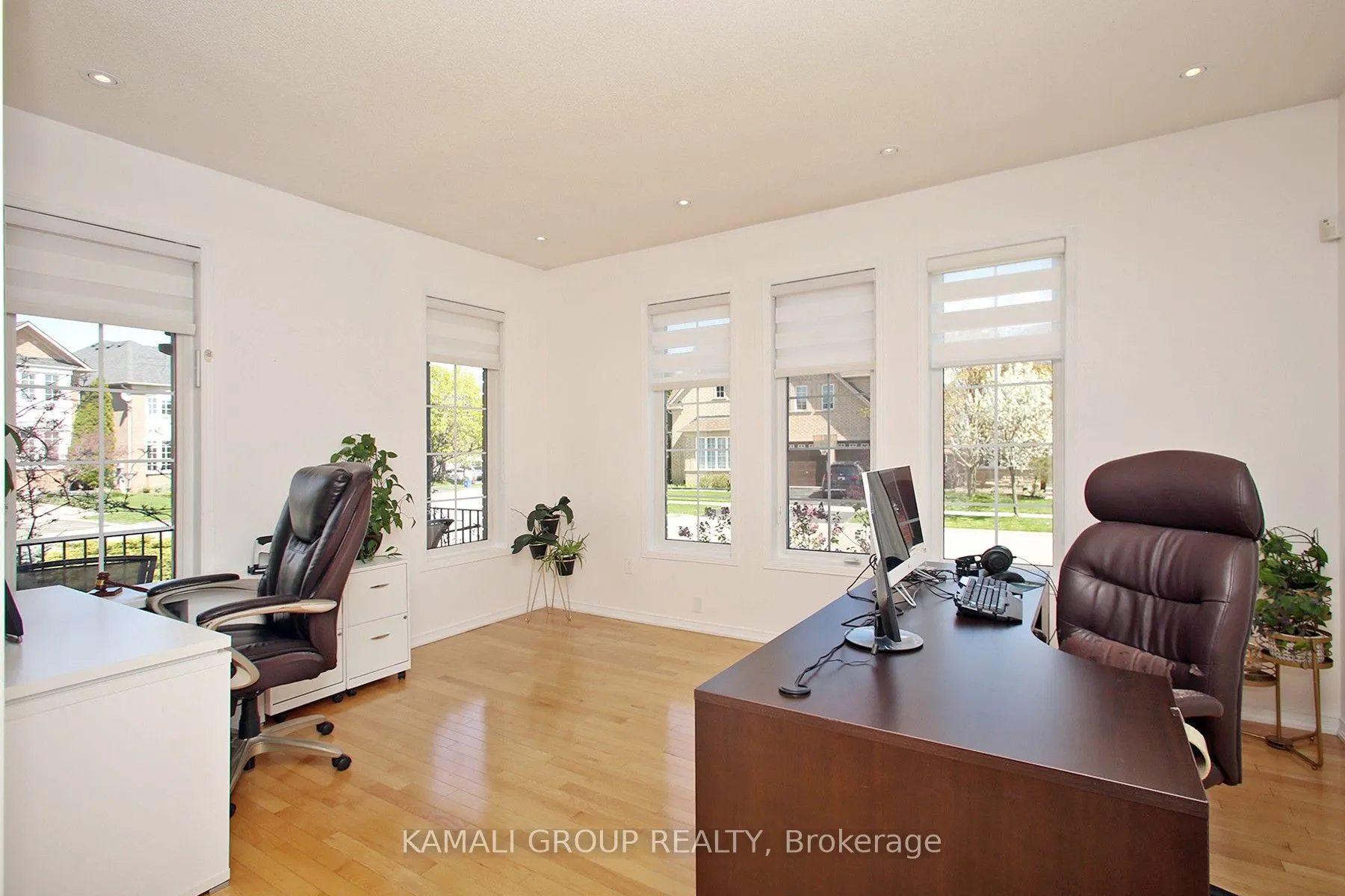 6 Glenis Gate