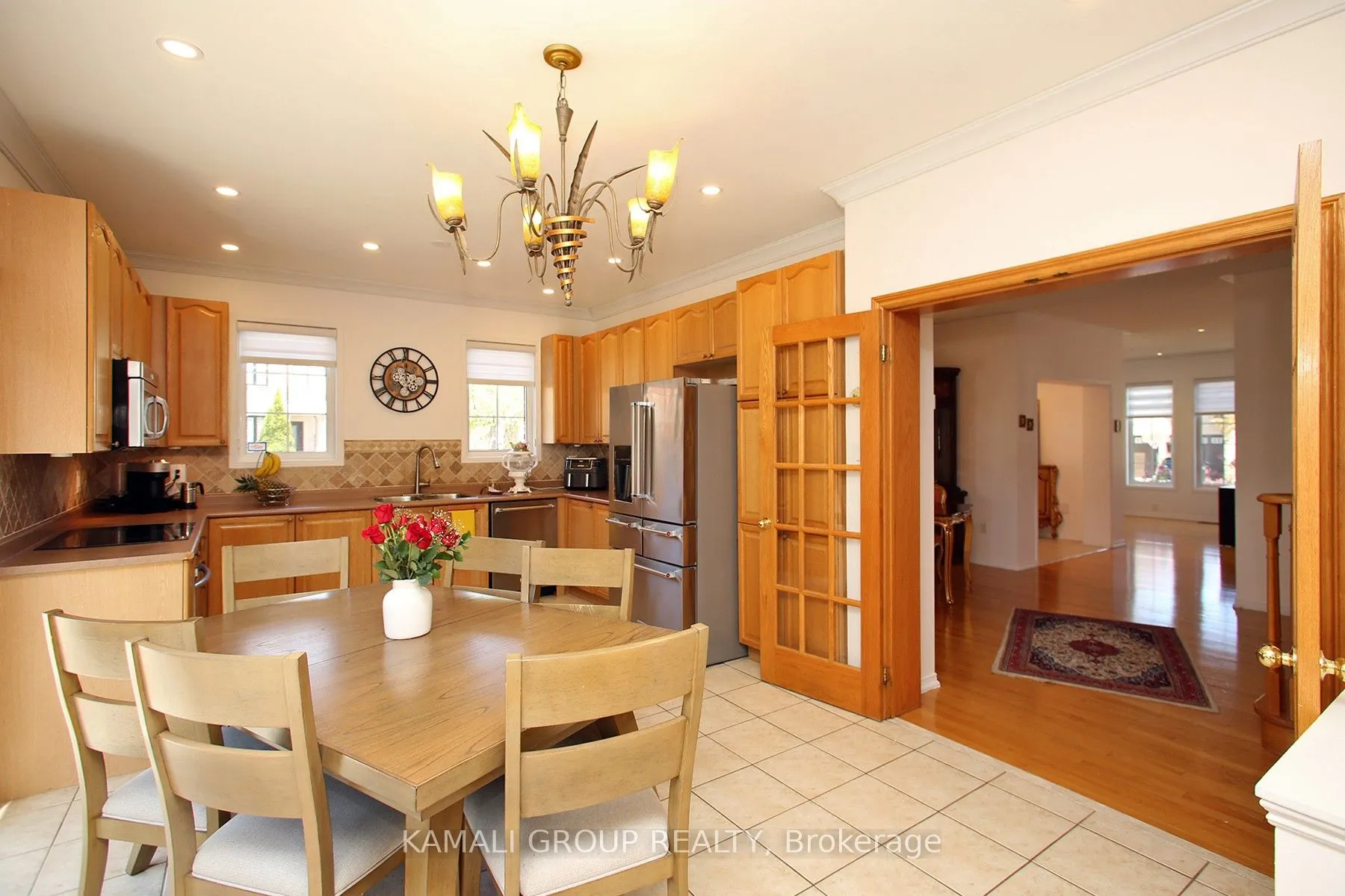 6 Glenis Gate