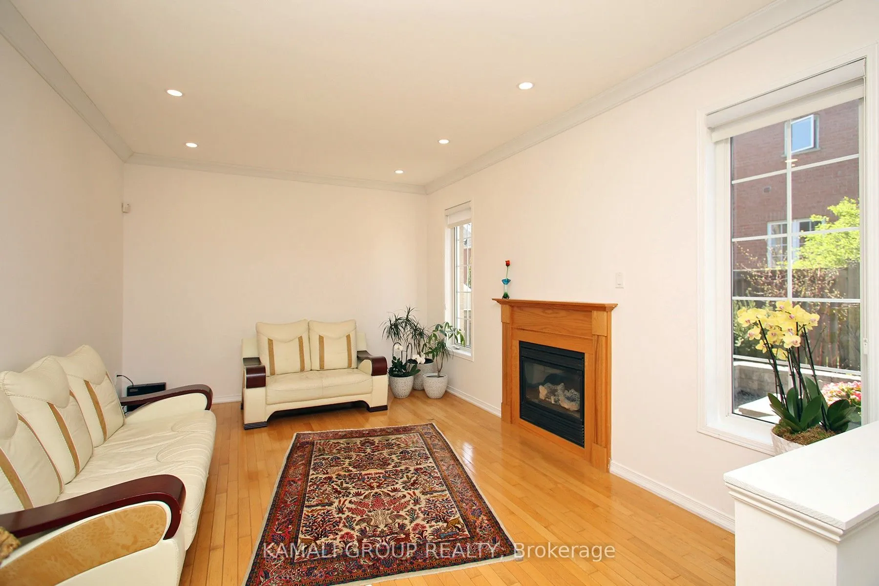 6 Glenis Gate