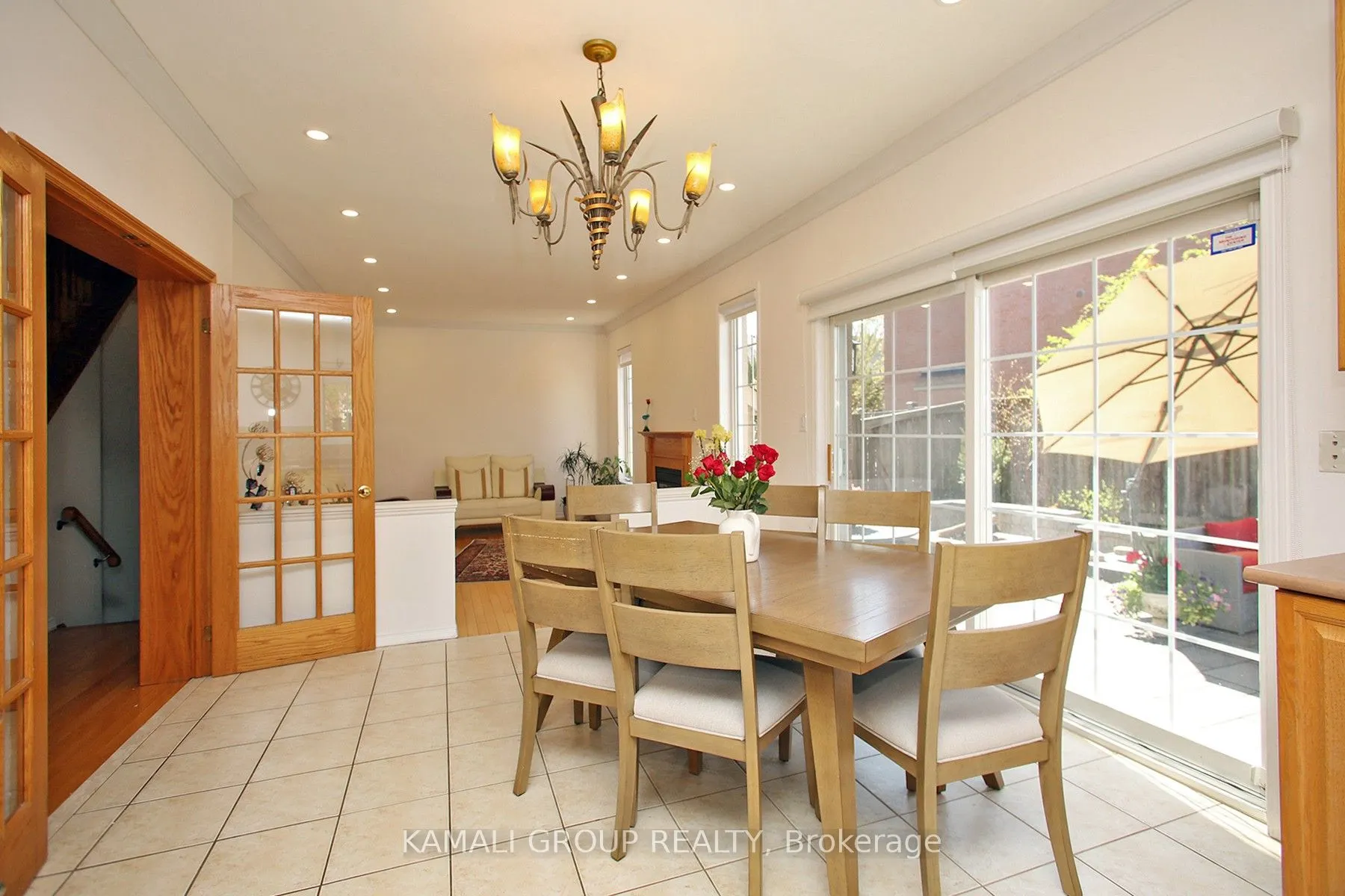 6 Glenis Gate