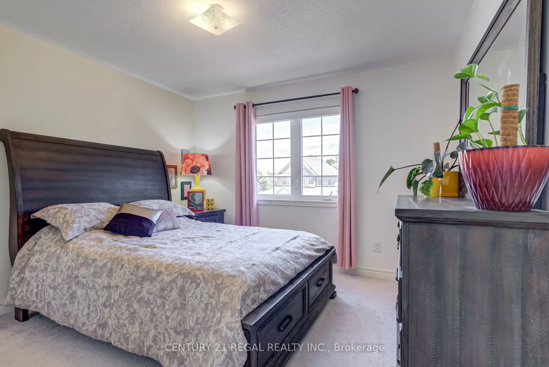 4 Hayfield Avenue