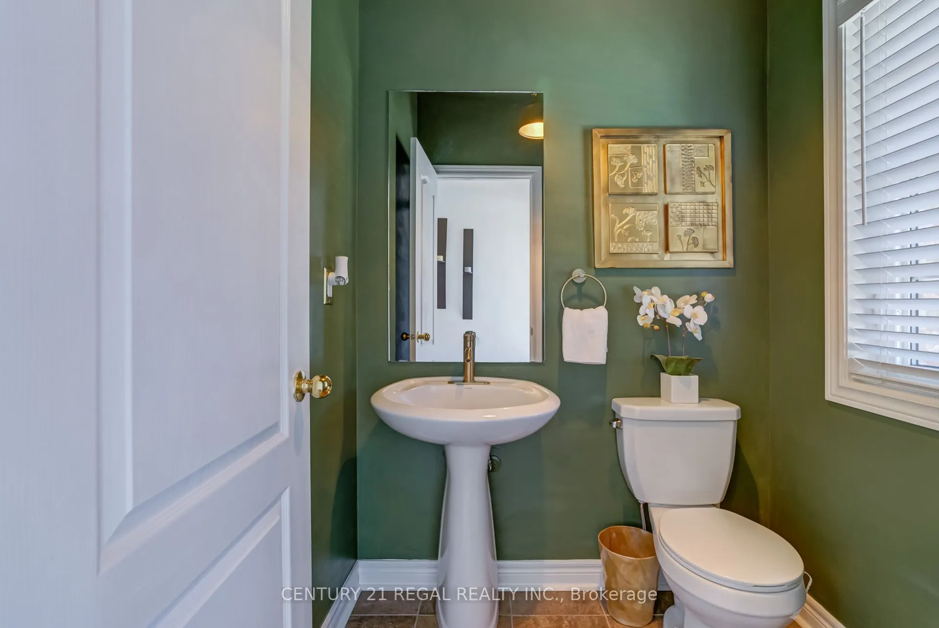 4 Hayfield Avenue