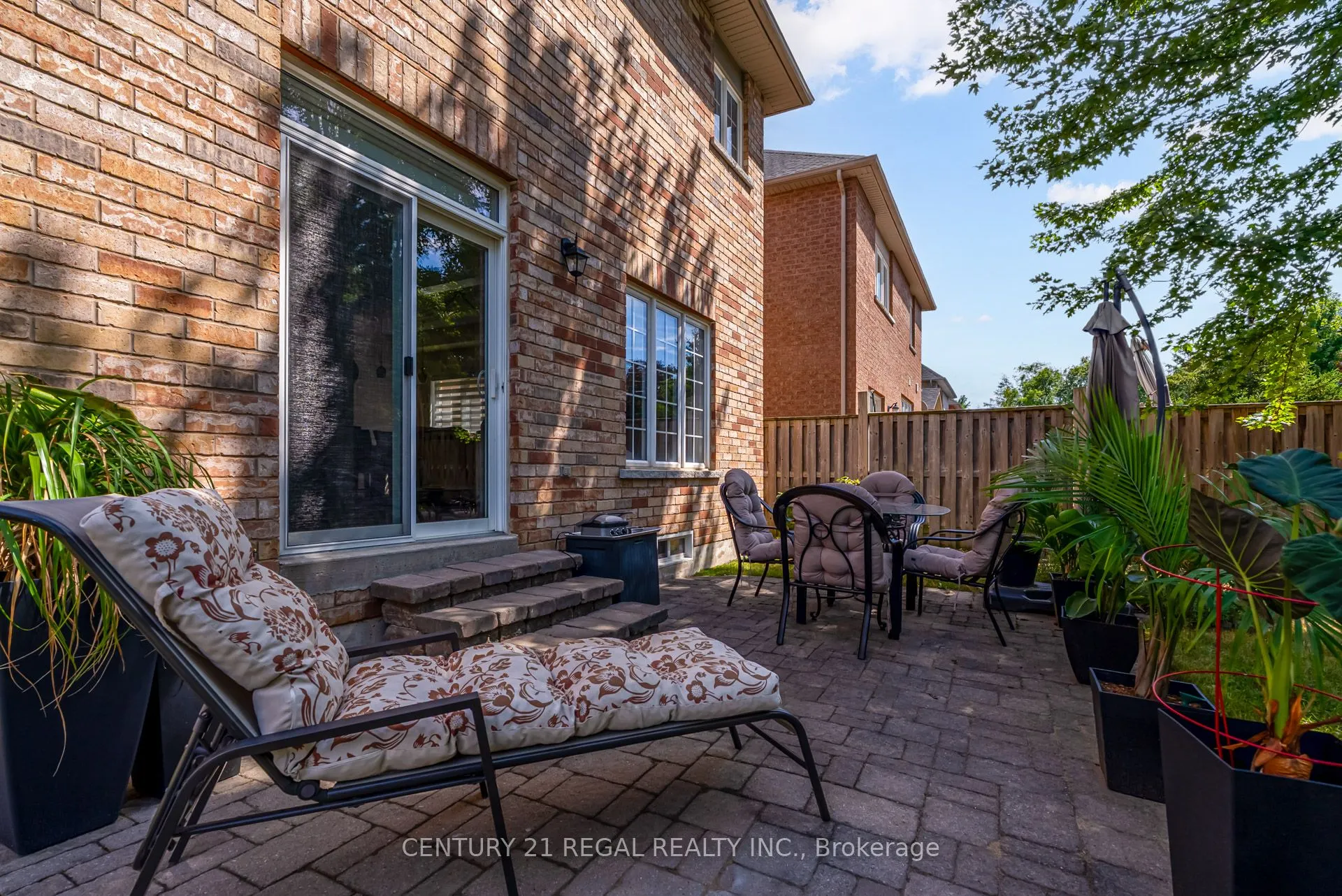 4 Hayfield Avenue