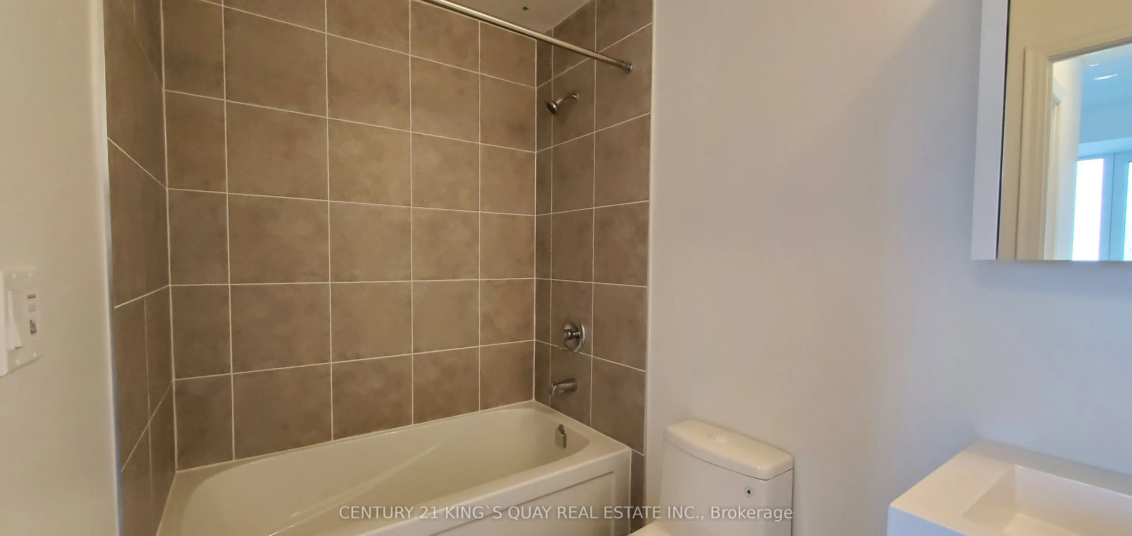 10 Rouge Valley Drive W, #724