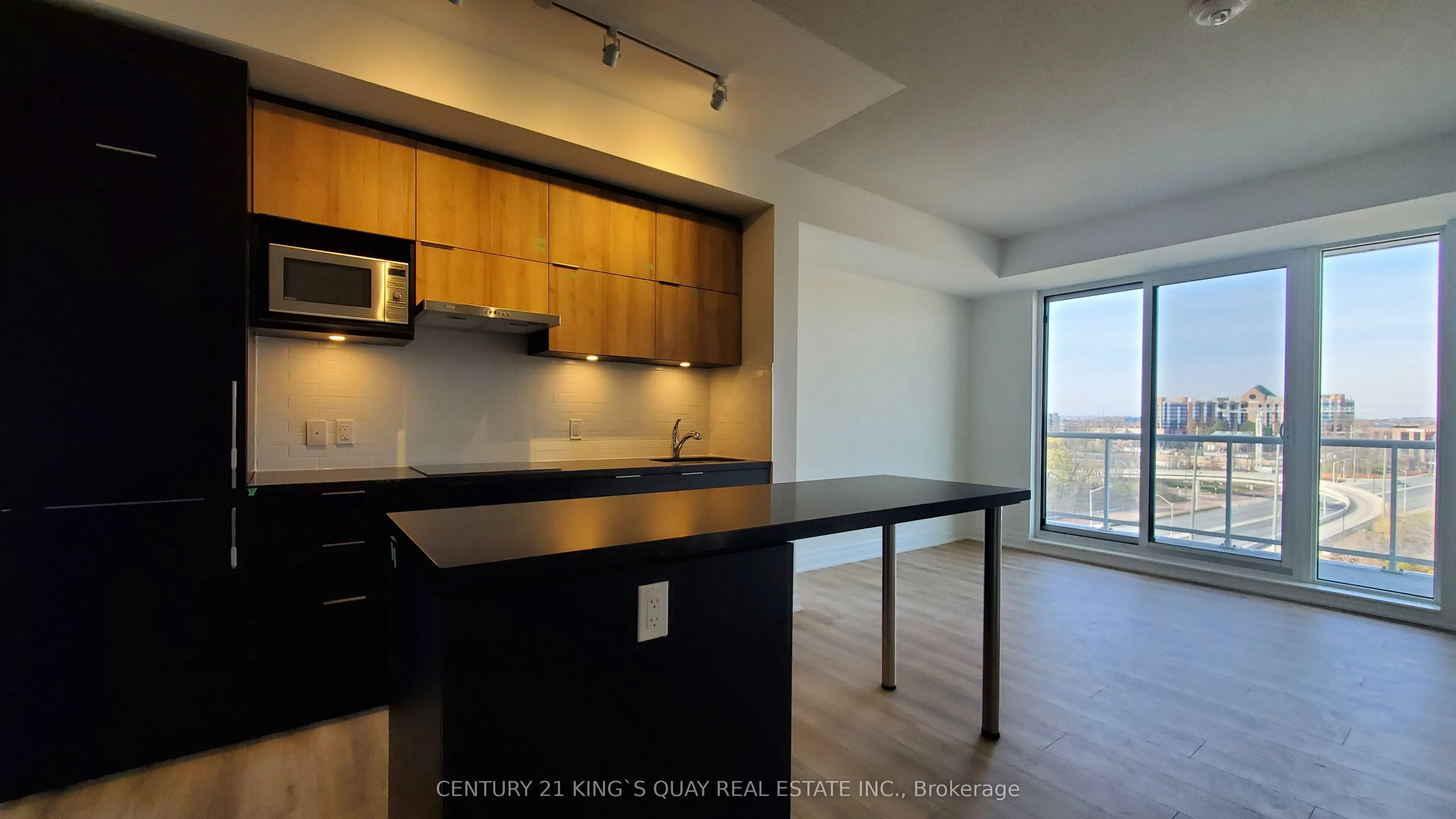 10 Rouge Valley Drive W, #724