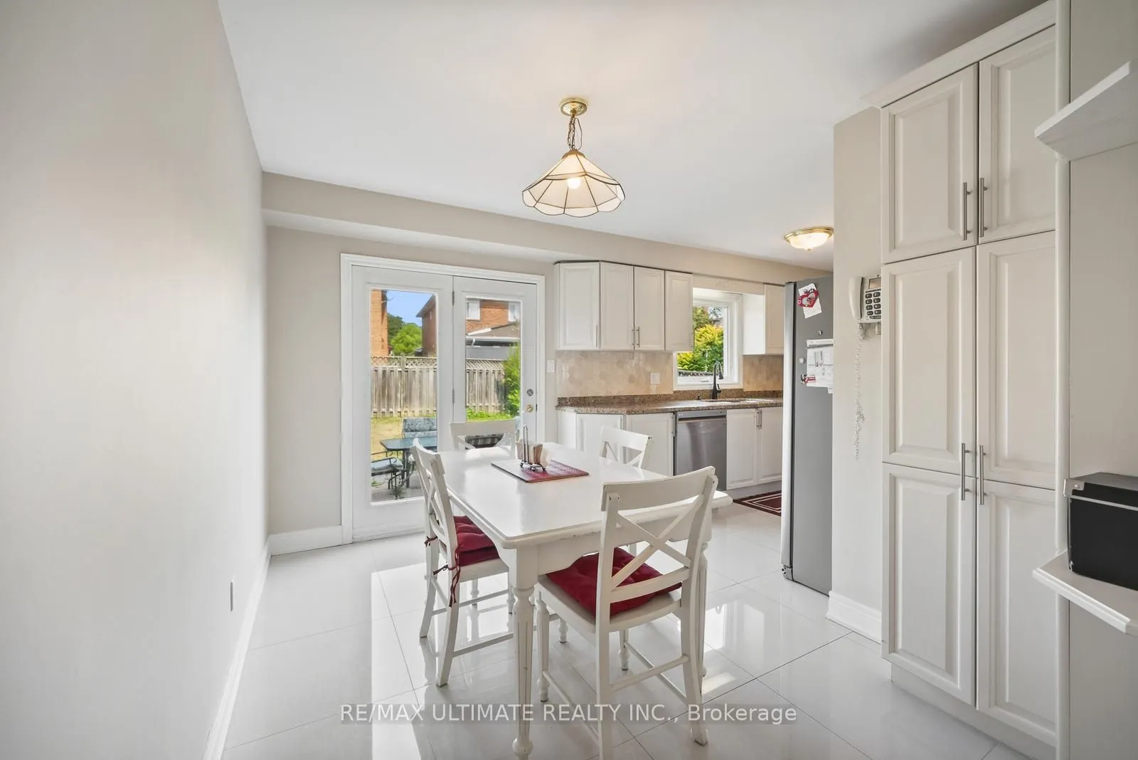 210 Ridgefield Crescent