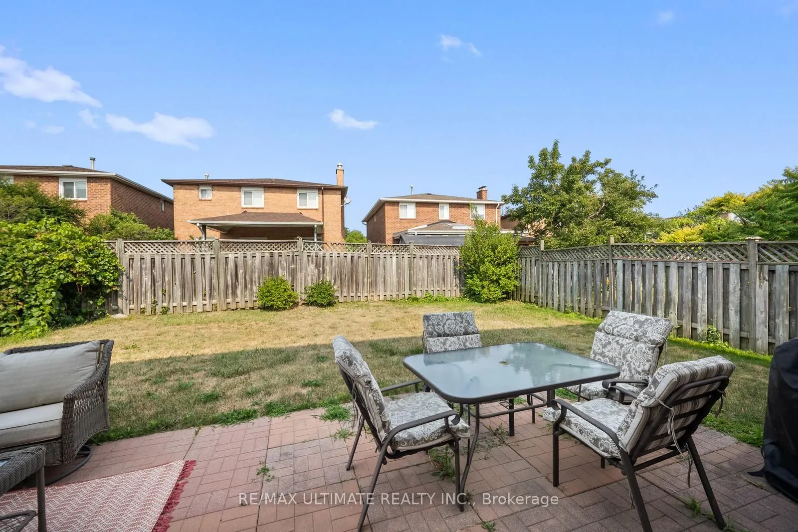 210 Ridgefield Crescent