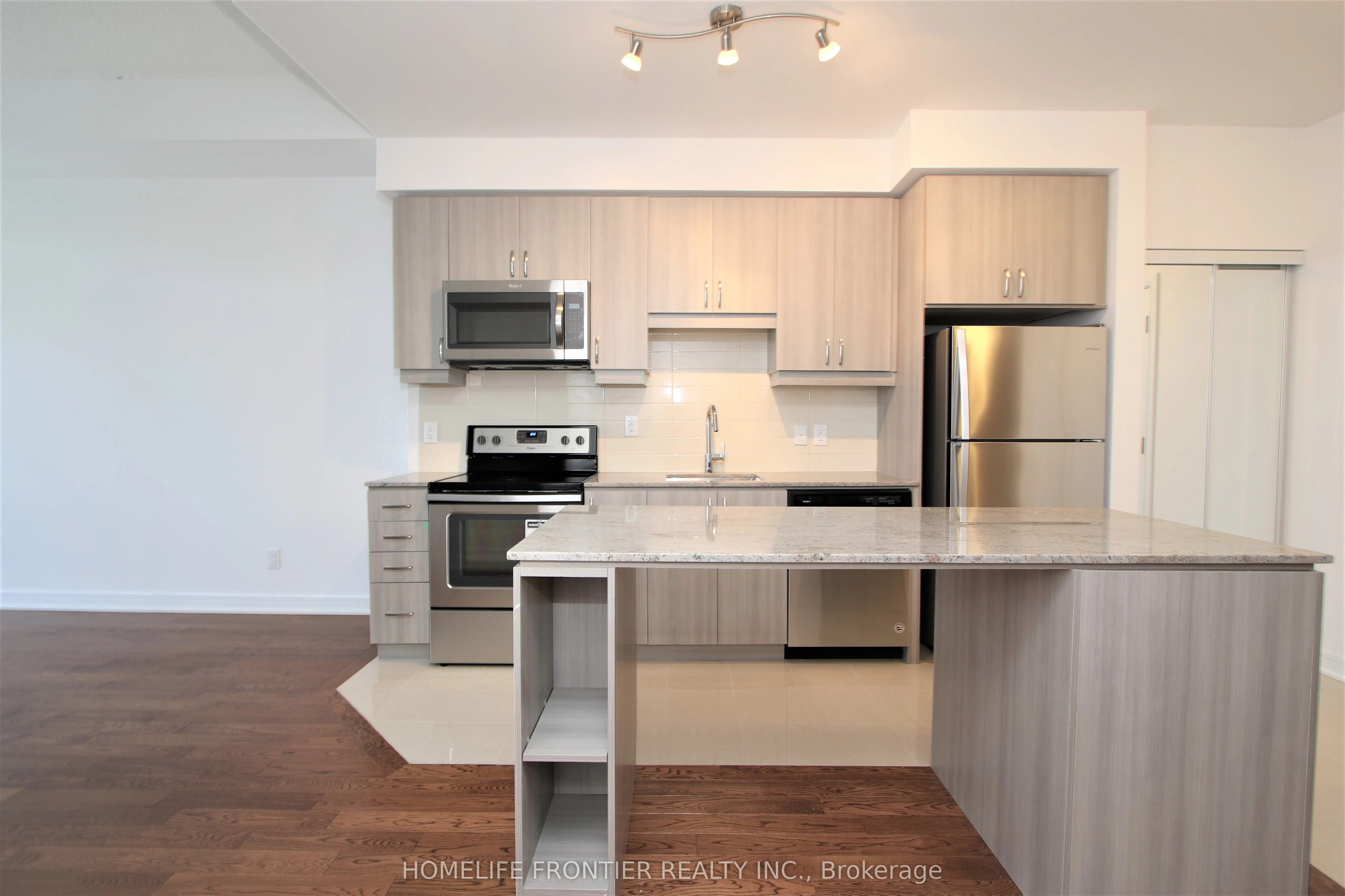 9201 Yonge Street, #807