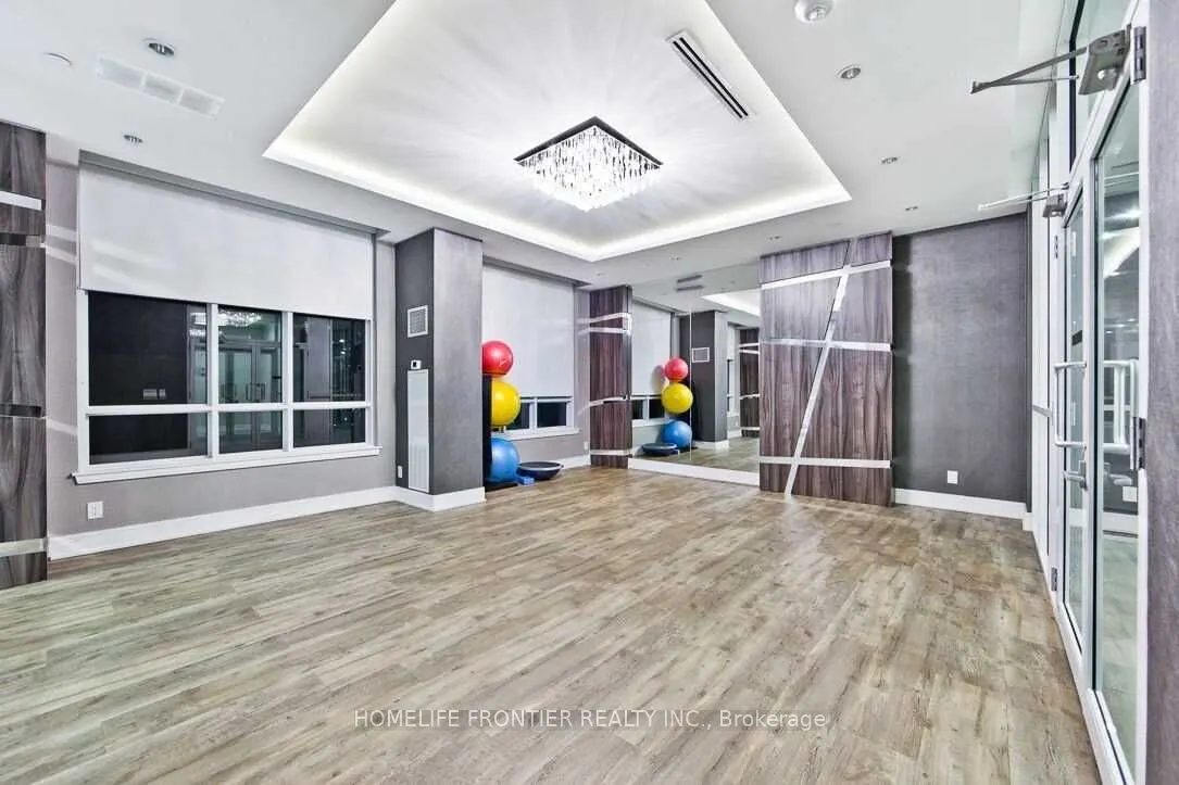 9201 Yonge Street, #807
