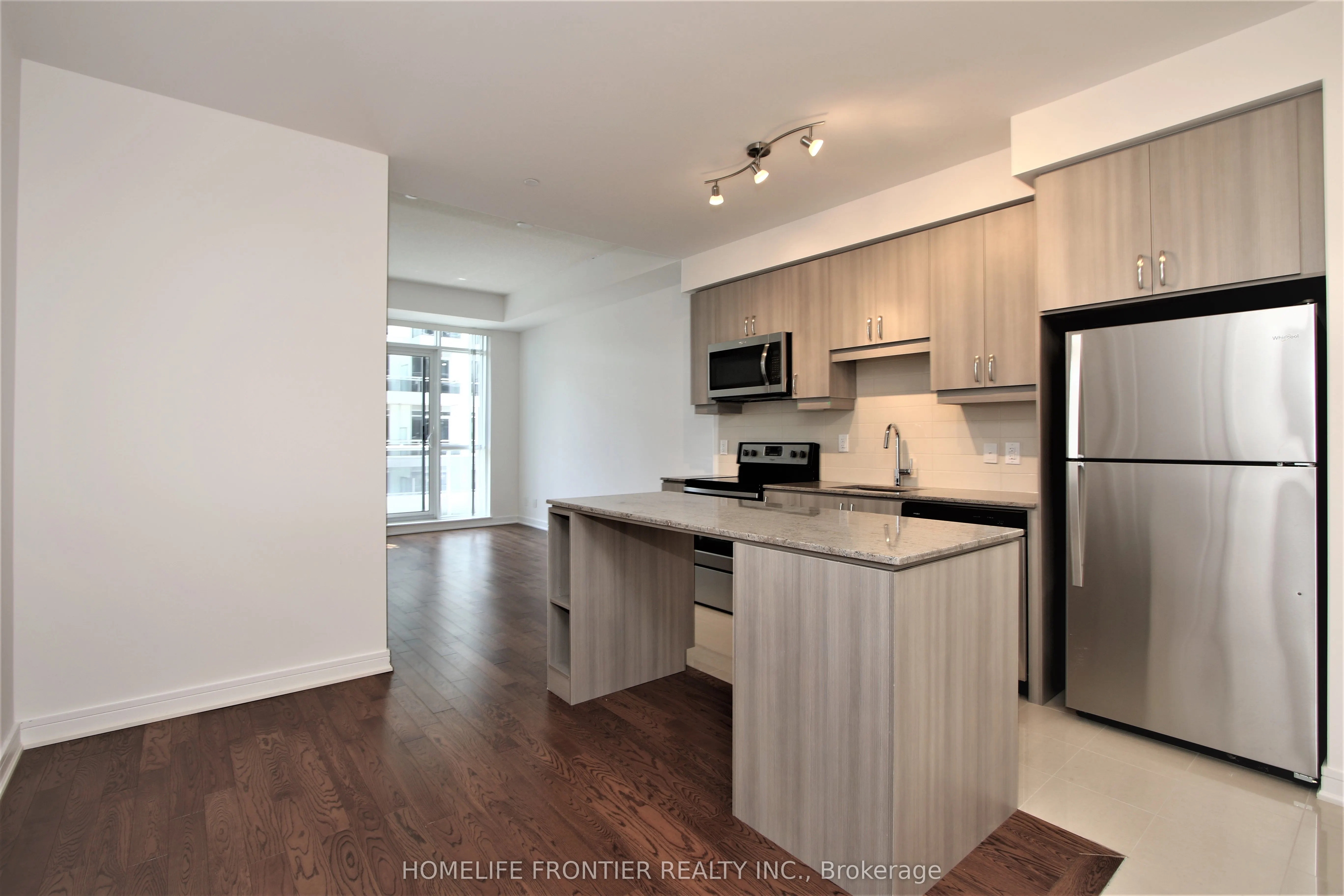9201 Yonge Street, #807