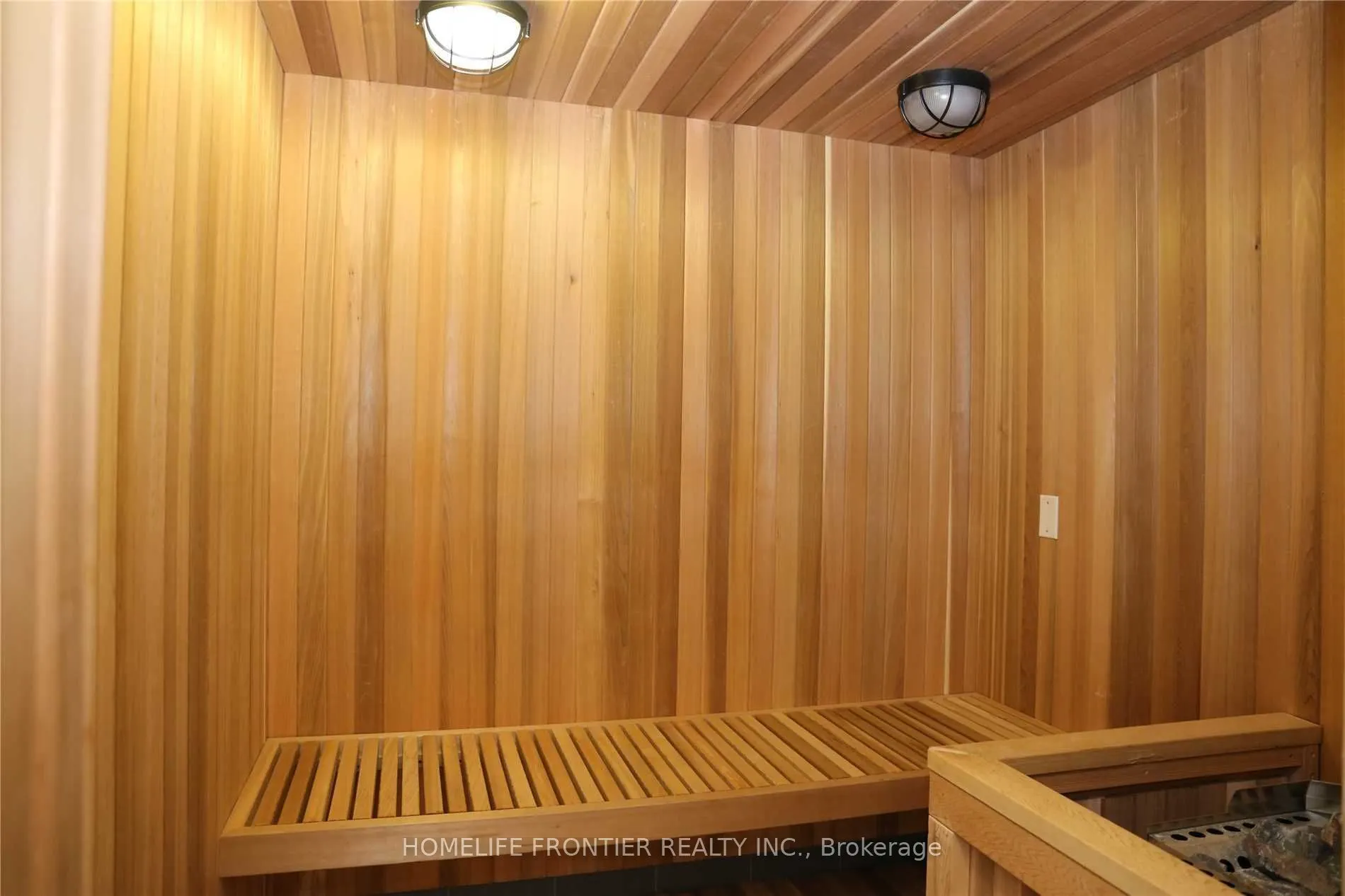 9201 Yonge Street, #807
