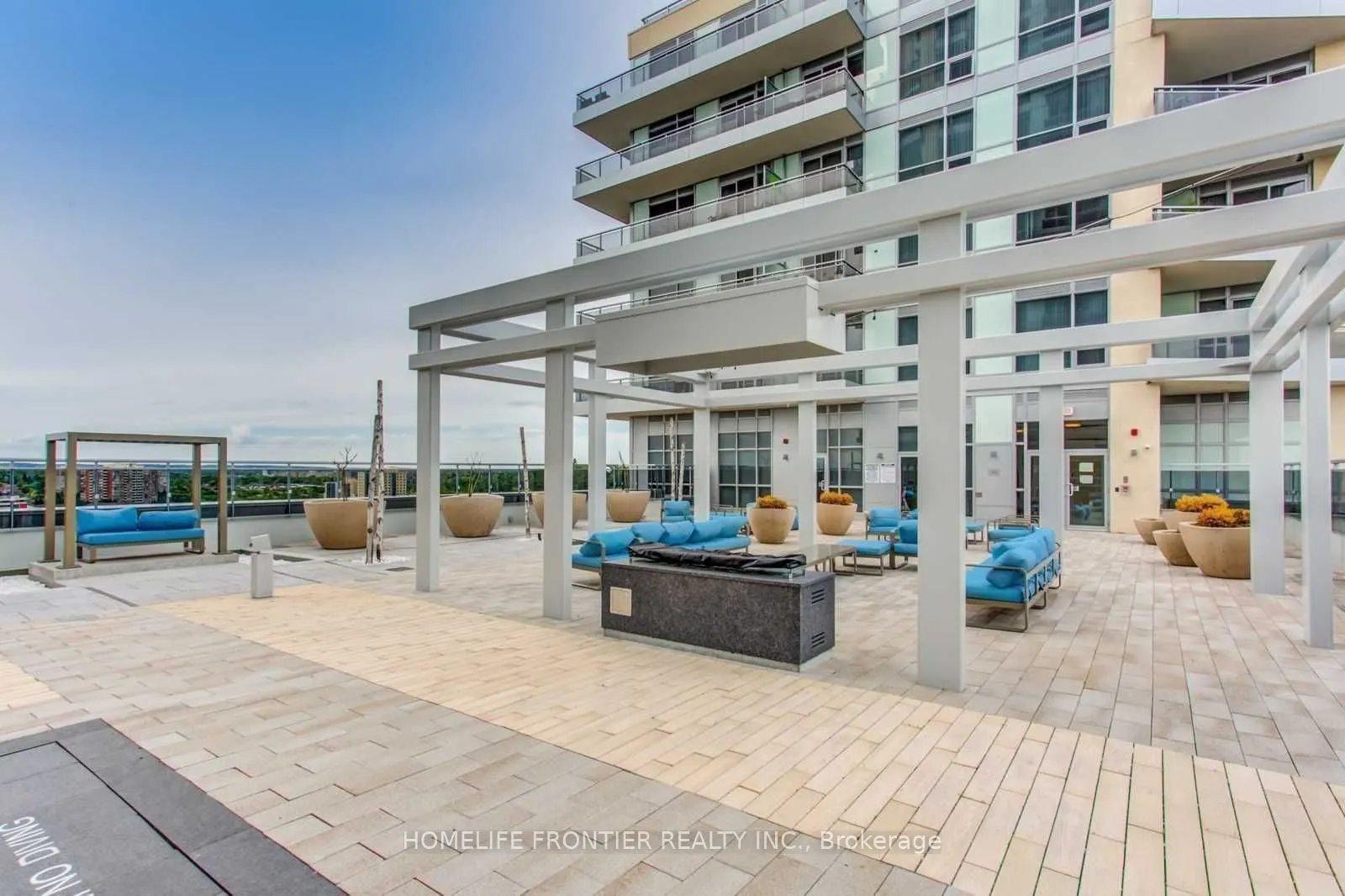 9201 Yonge Street, #807