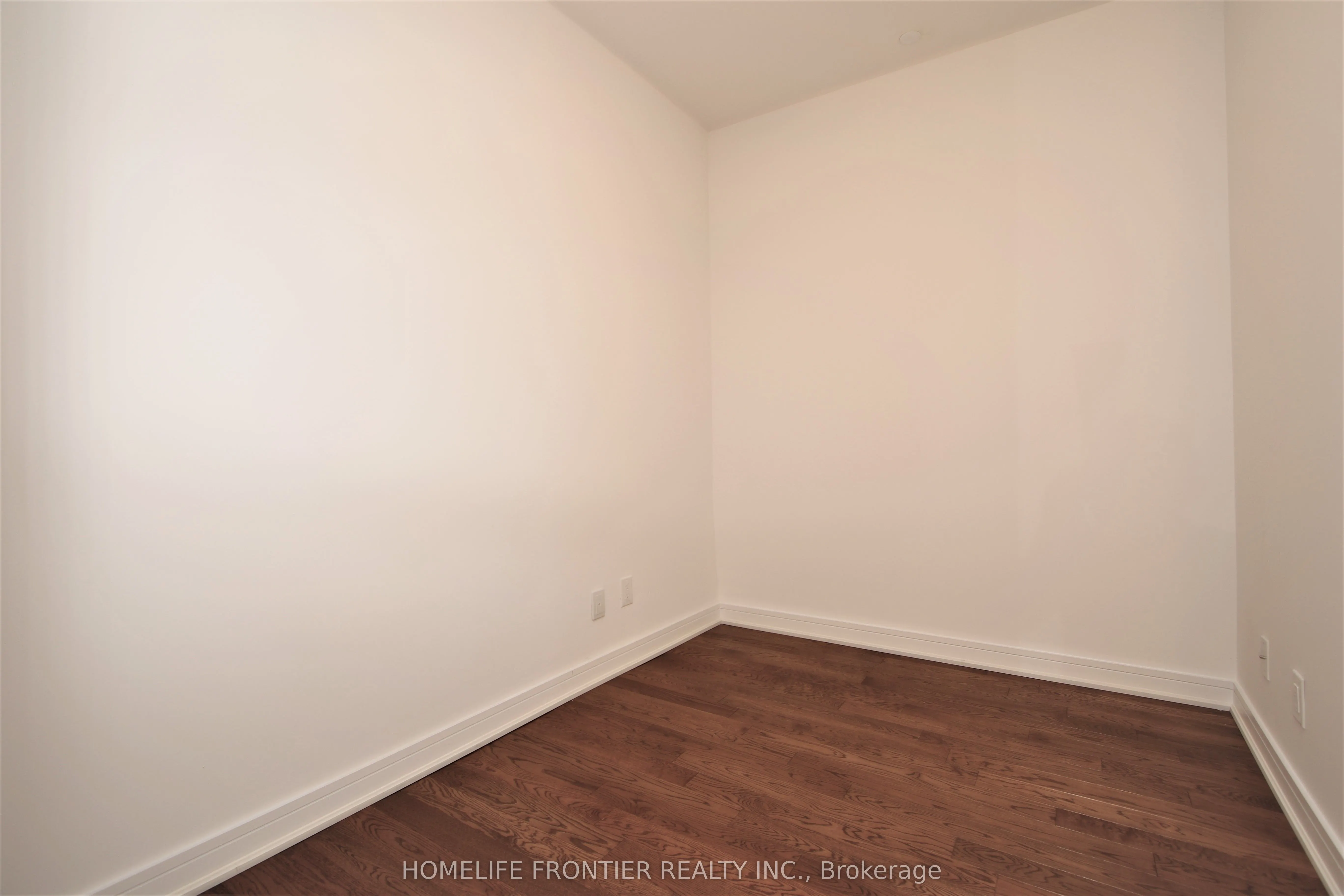 9201 Yonge Street, #807