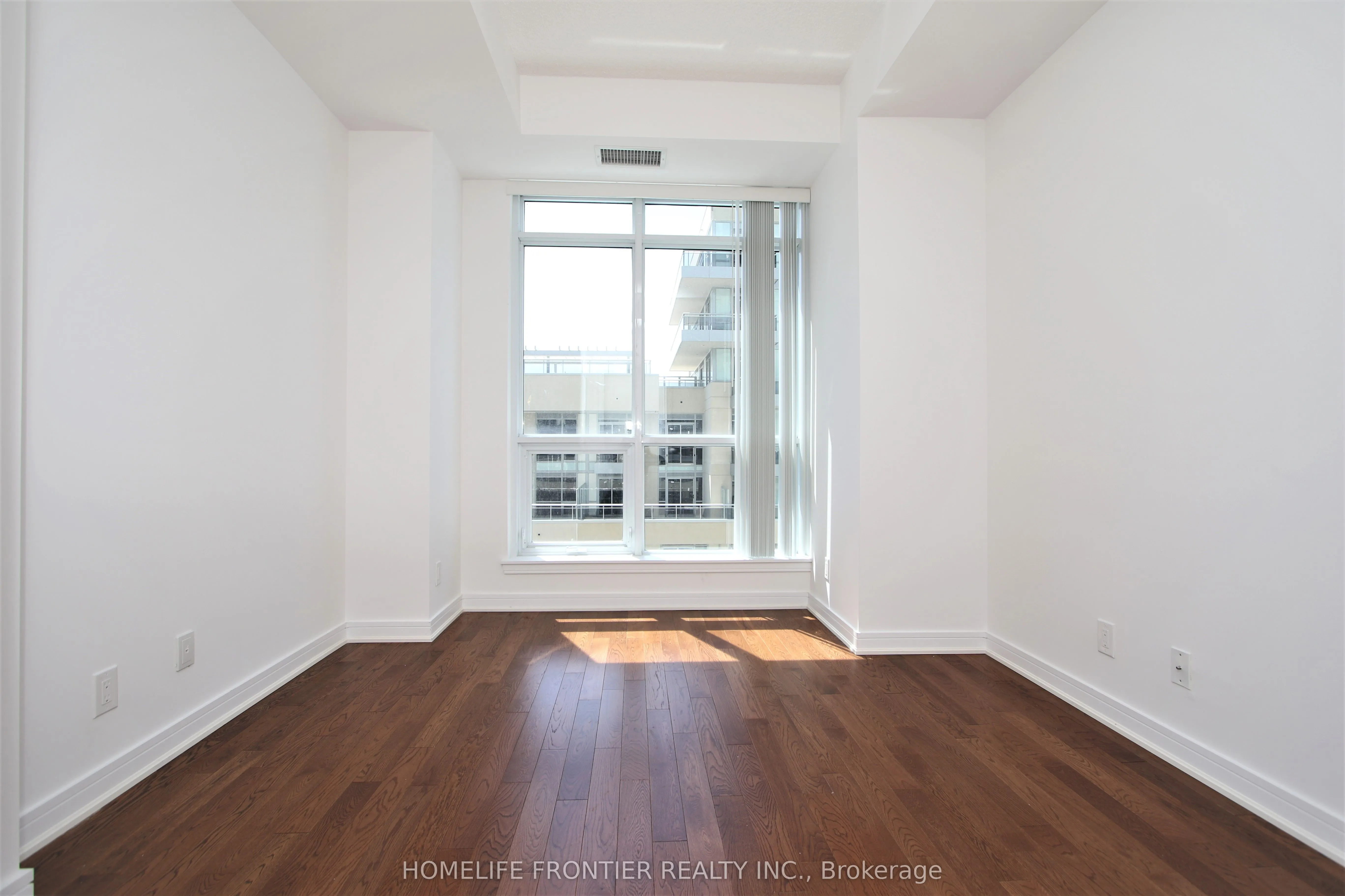 9201 Yonge Street, #807
