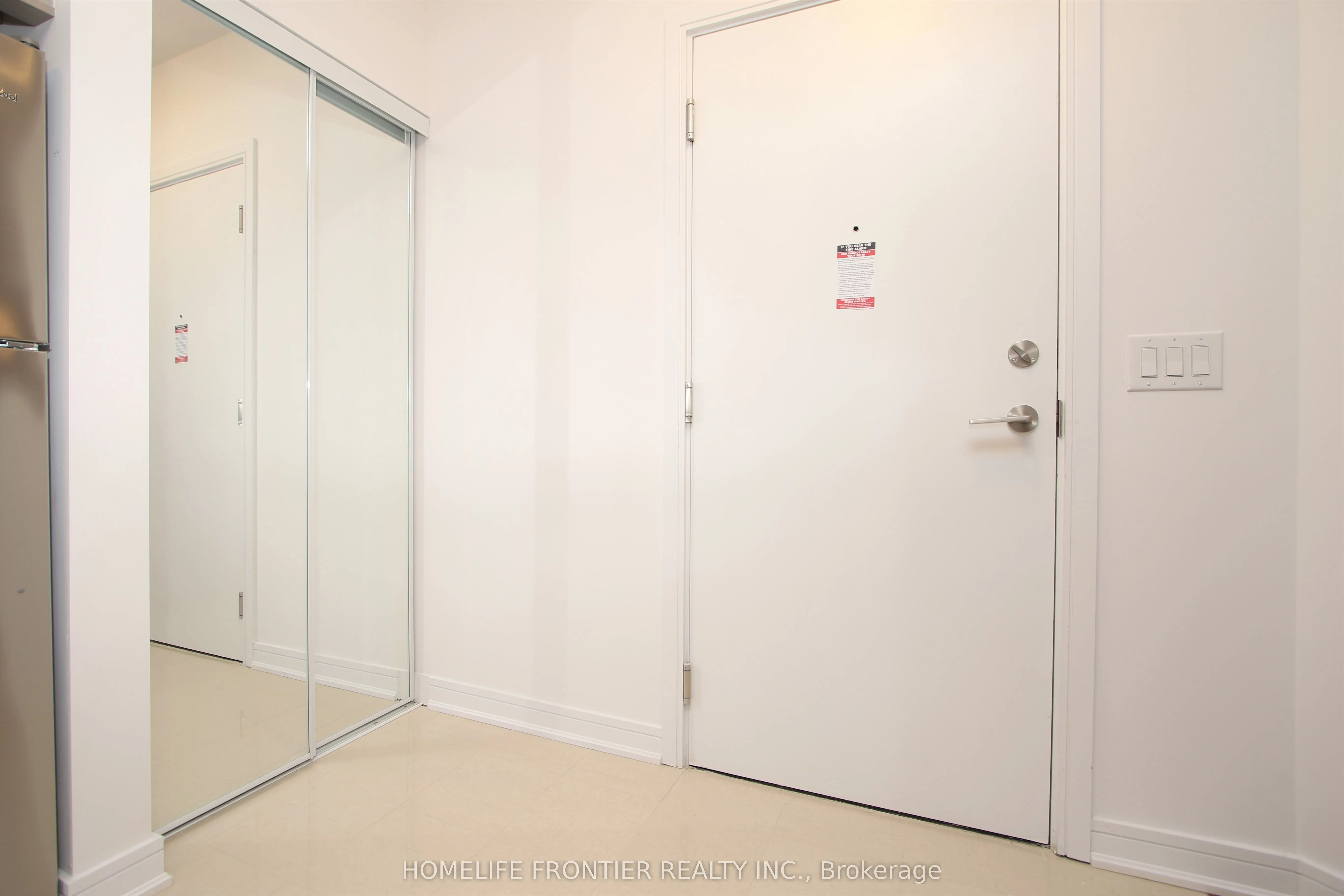 9201 Yonge Street, #807