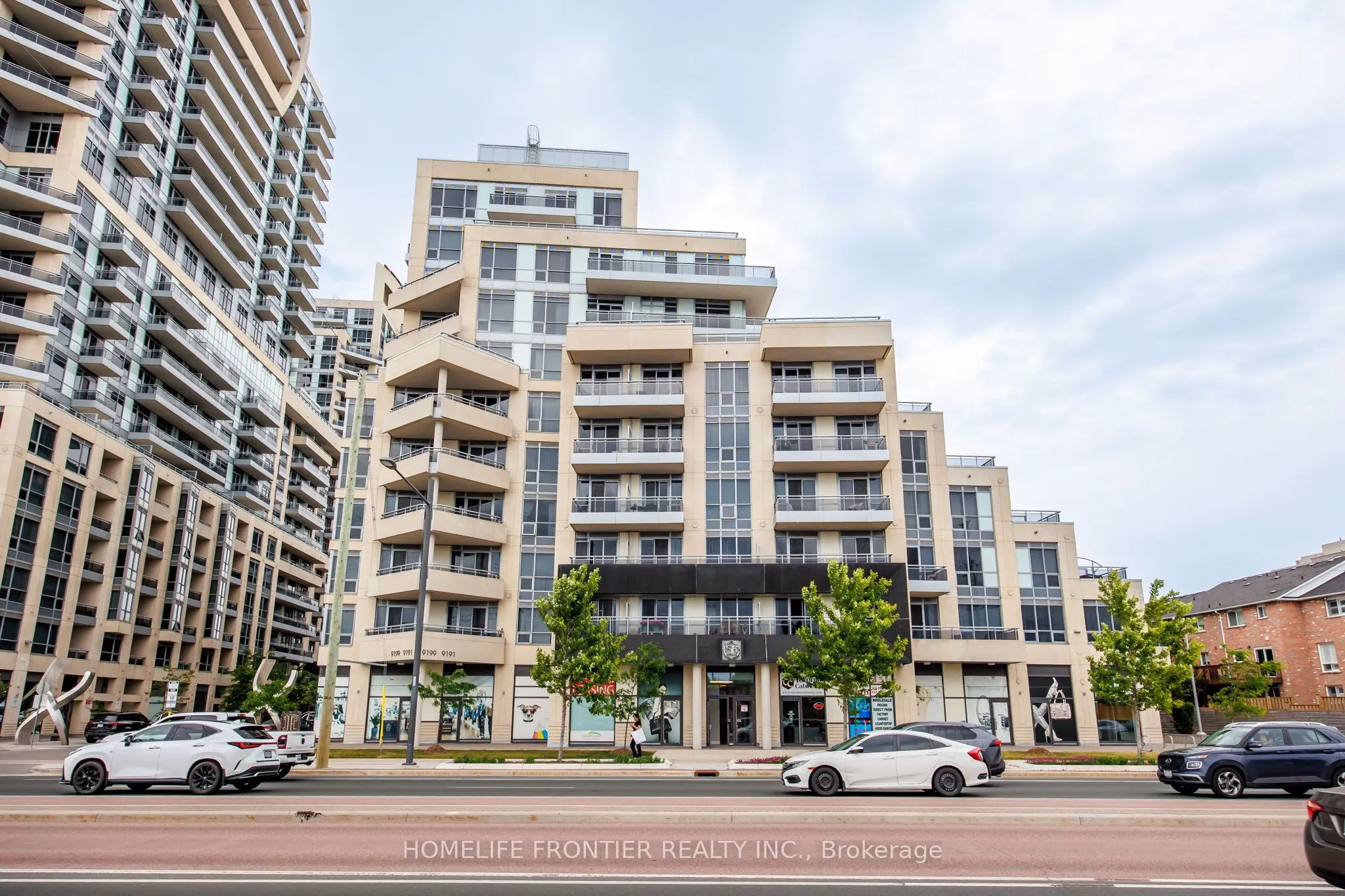 9201 Yonge Street, #807