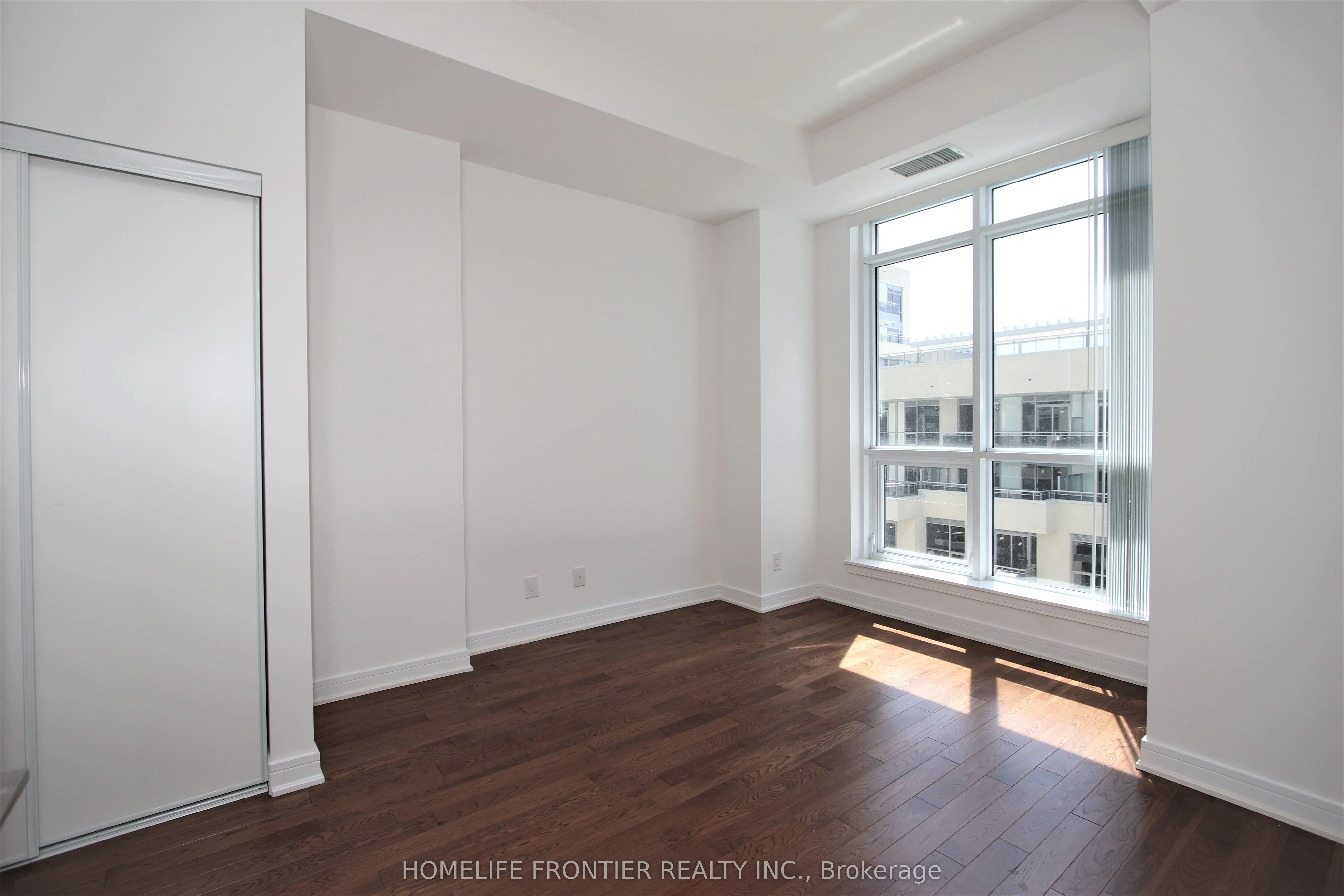9201 Yonge Street, #807