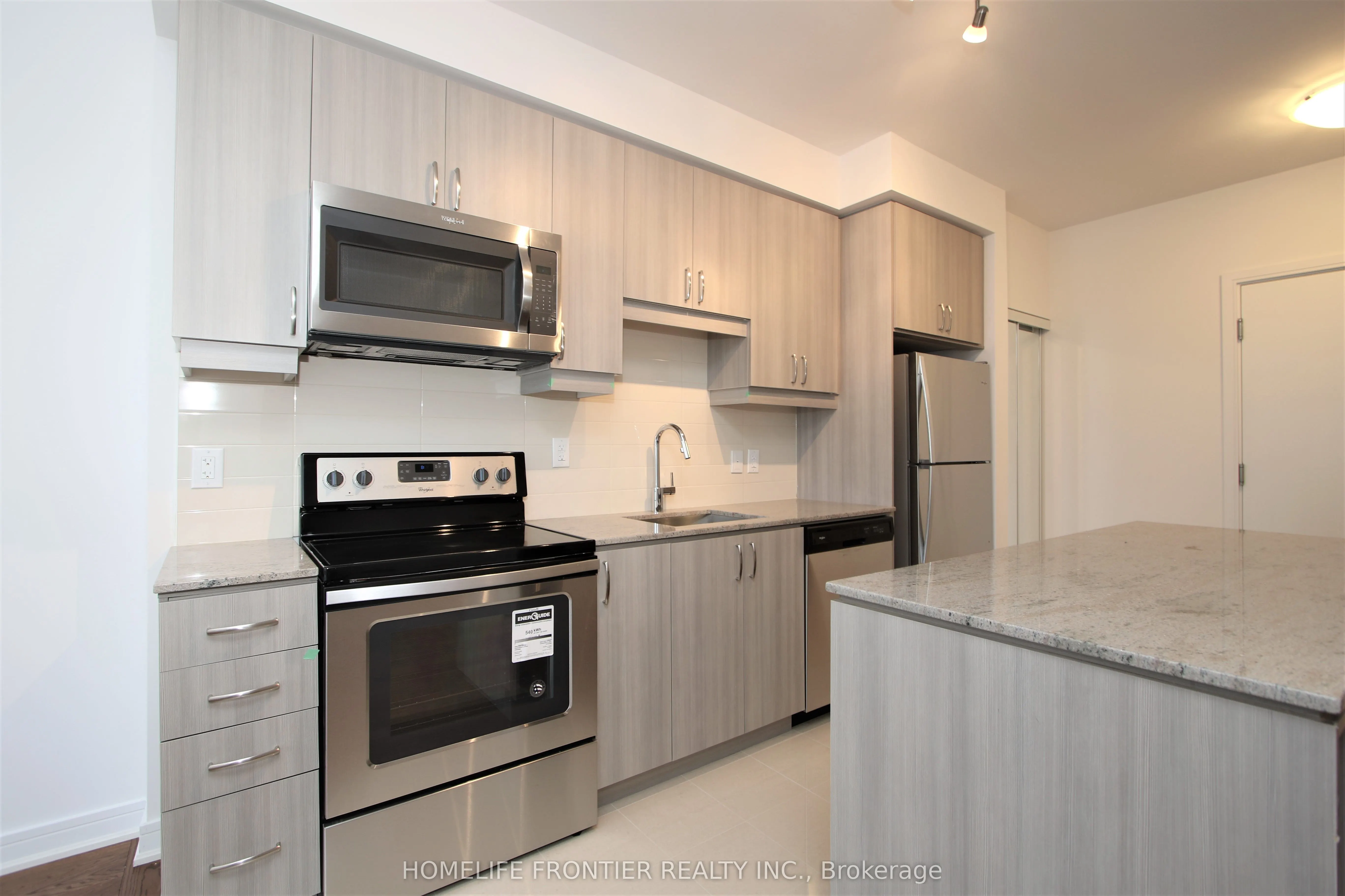 9201 Yonge Street, #807