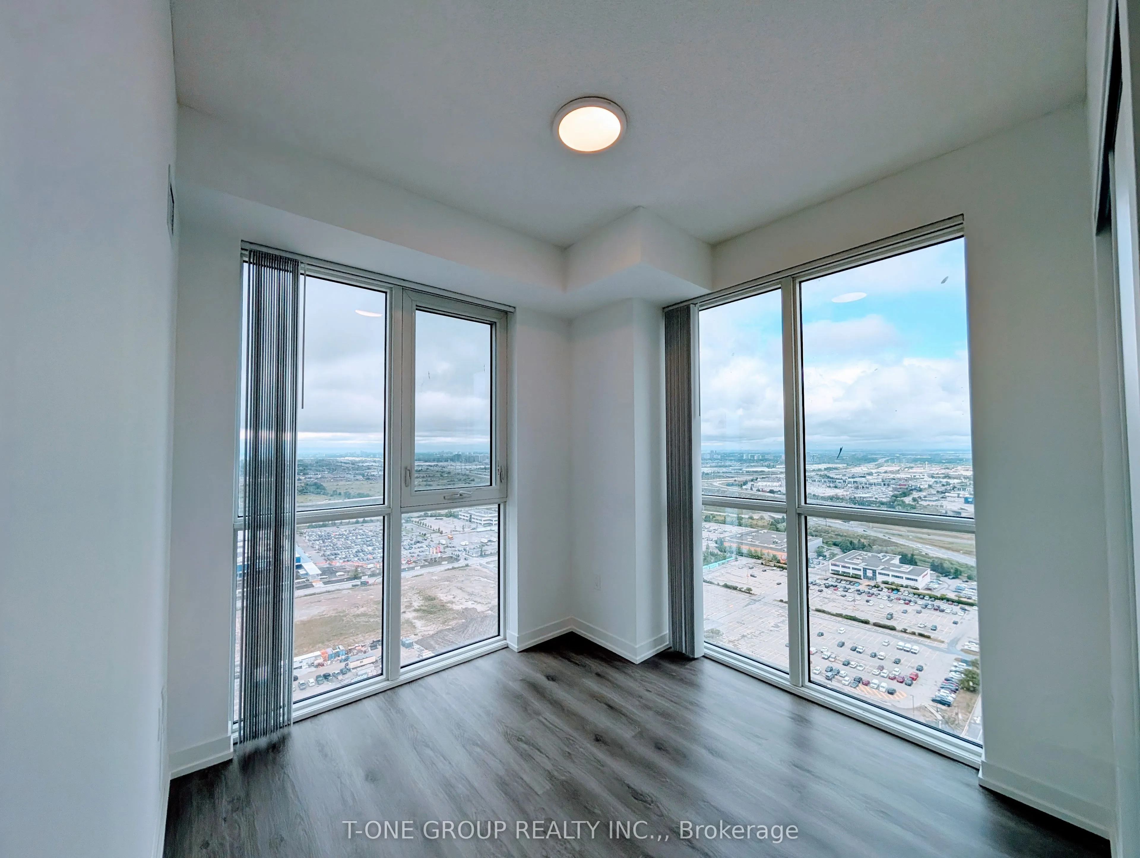 28 Interchange Way, #3512