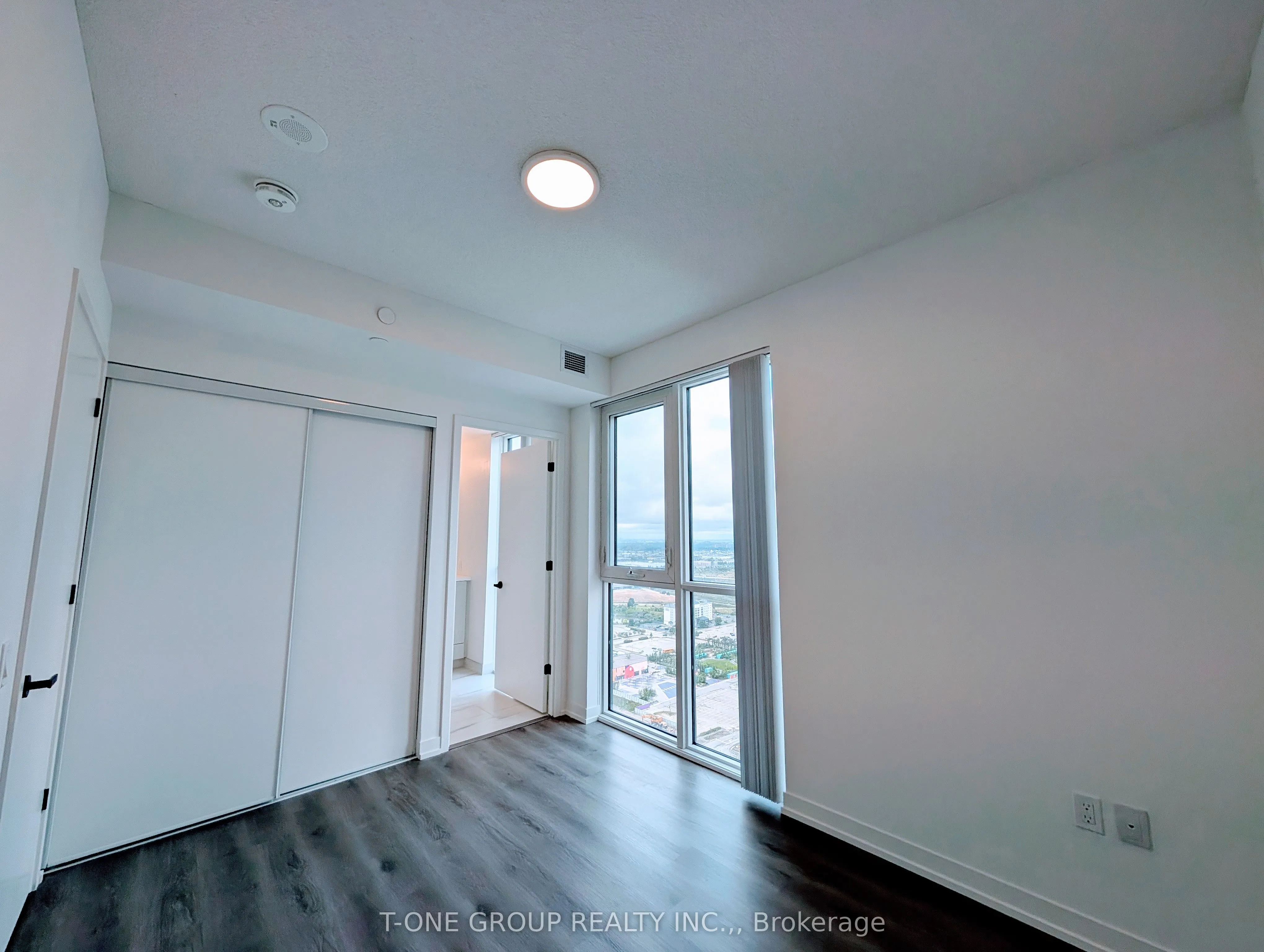 28 Interchange Way, #3512