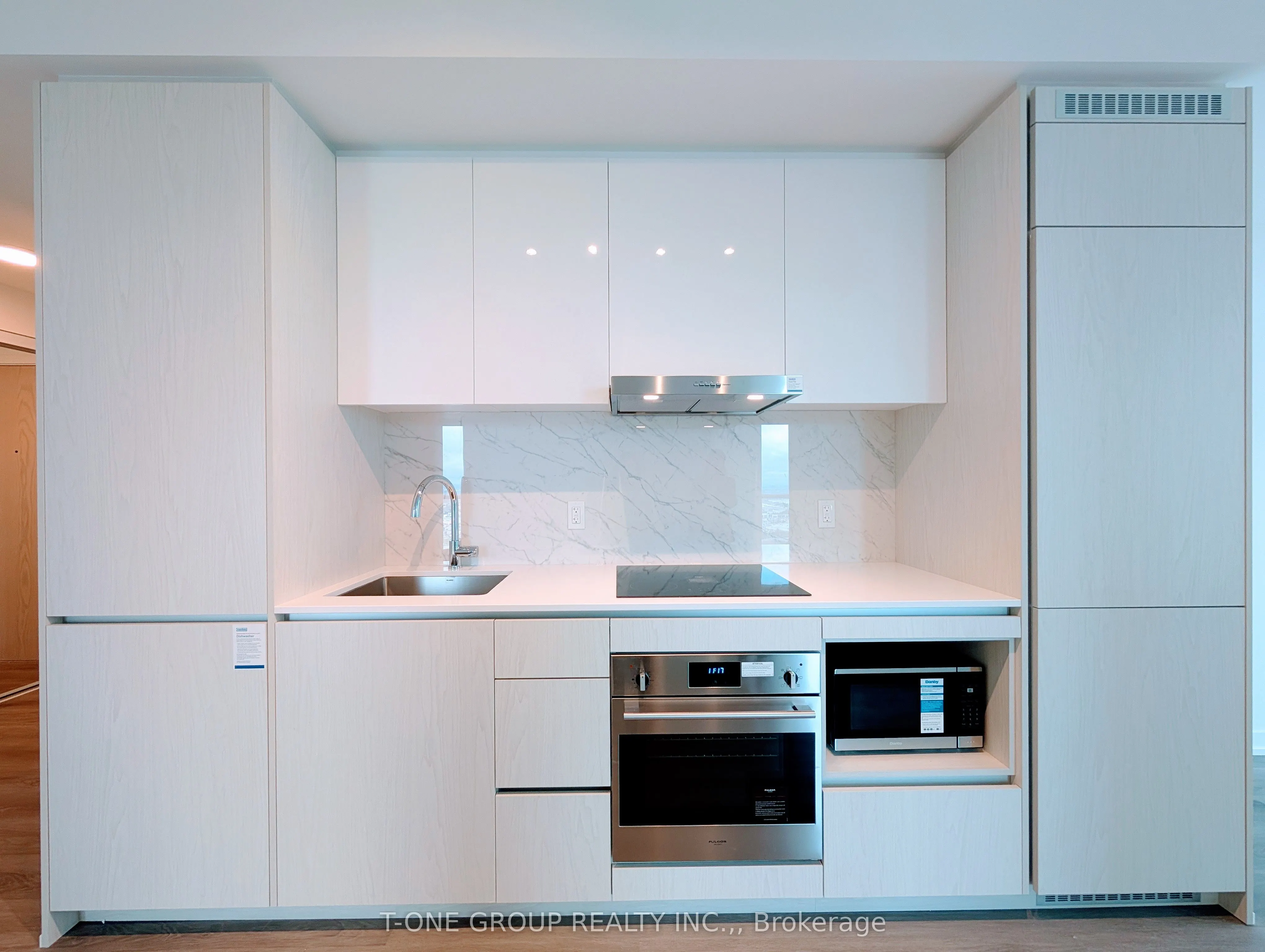 28 Interchange Way, #3512