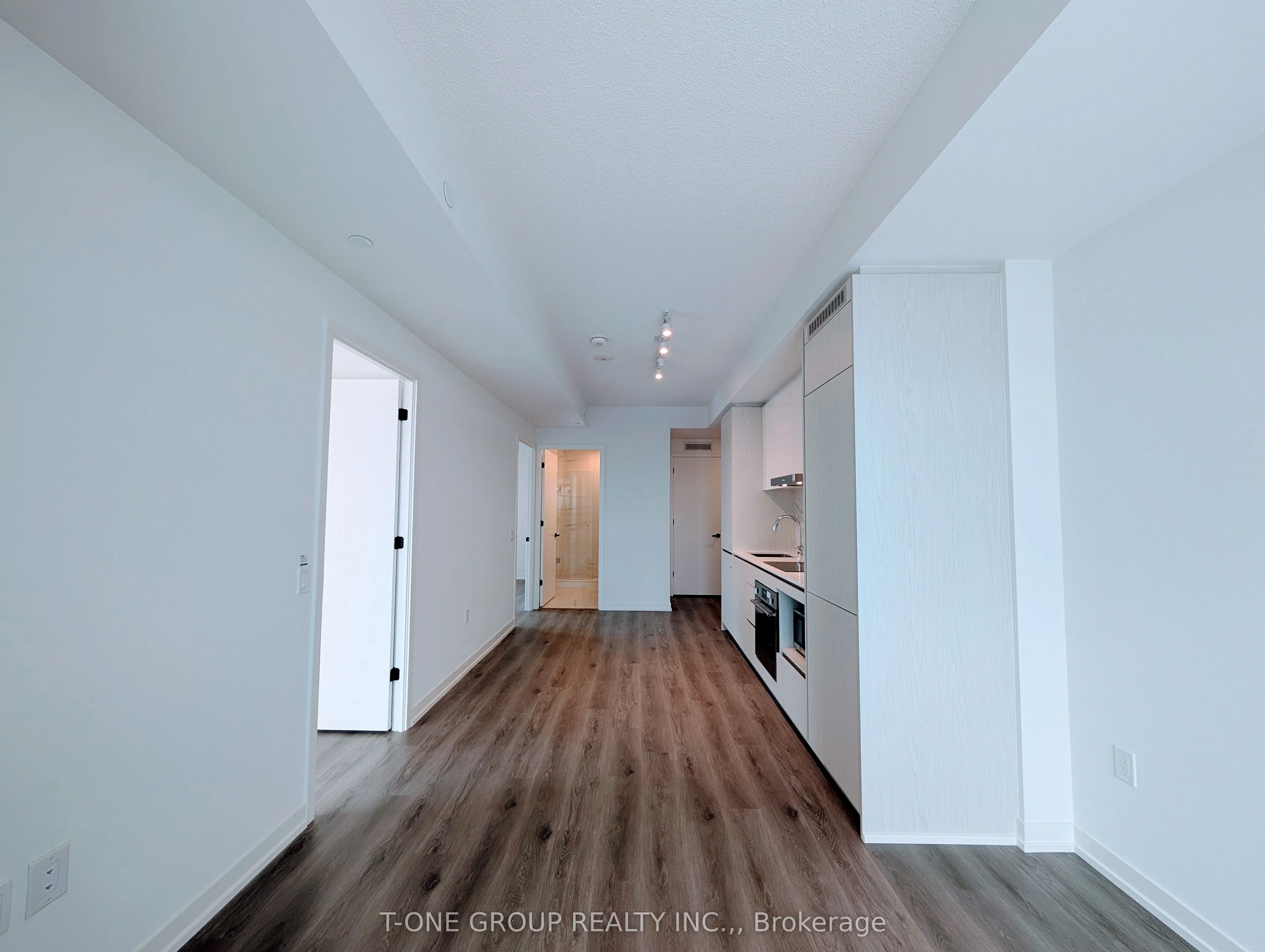 28 Interchange Way, #3512
