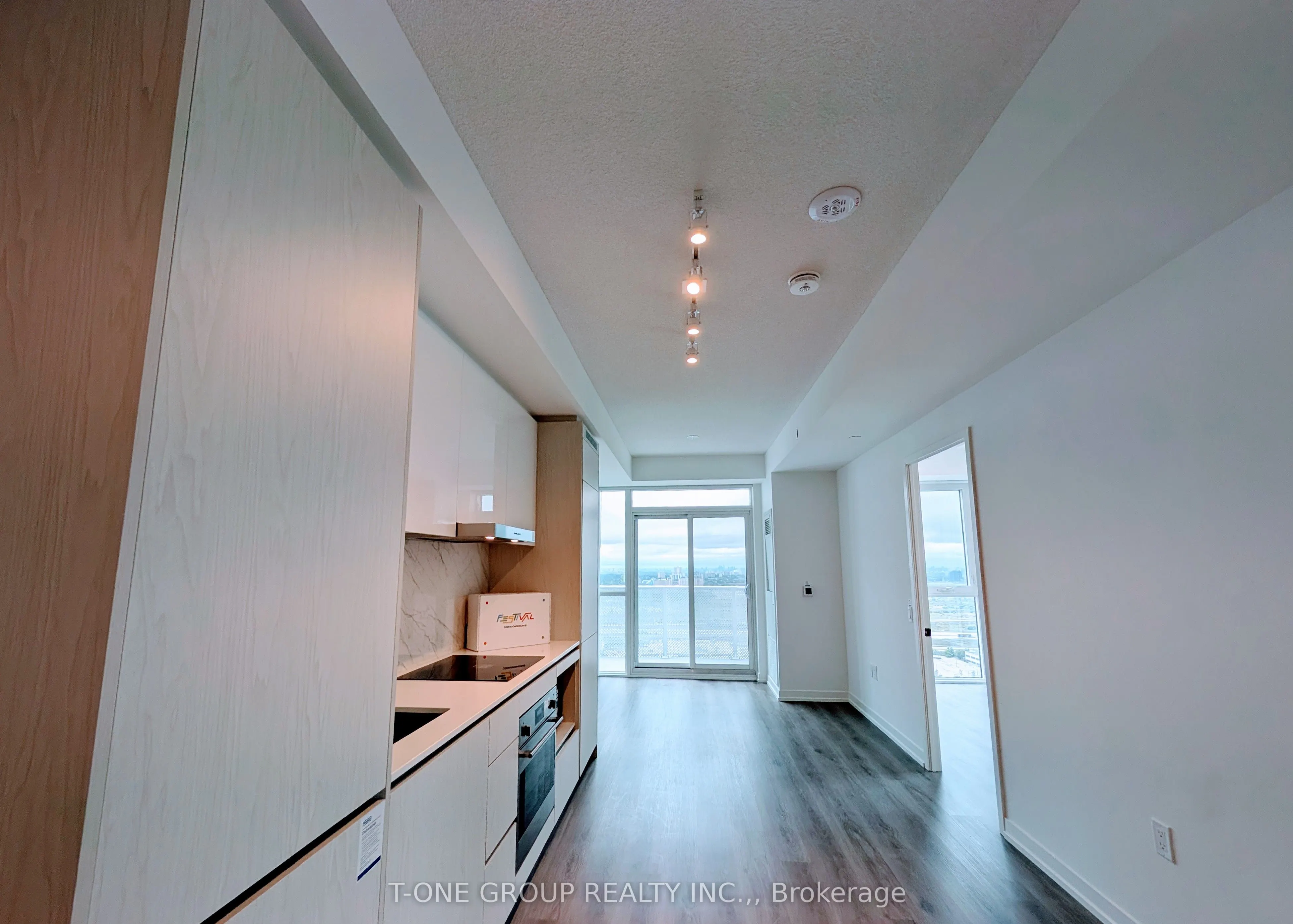 28 Interchange Way, #3512