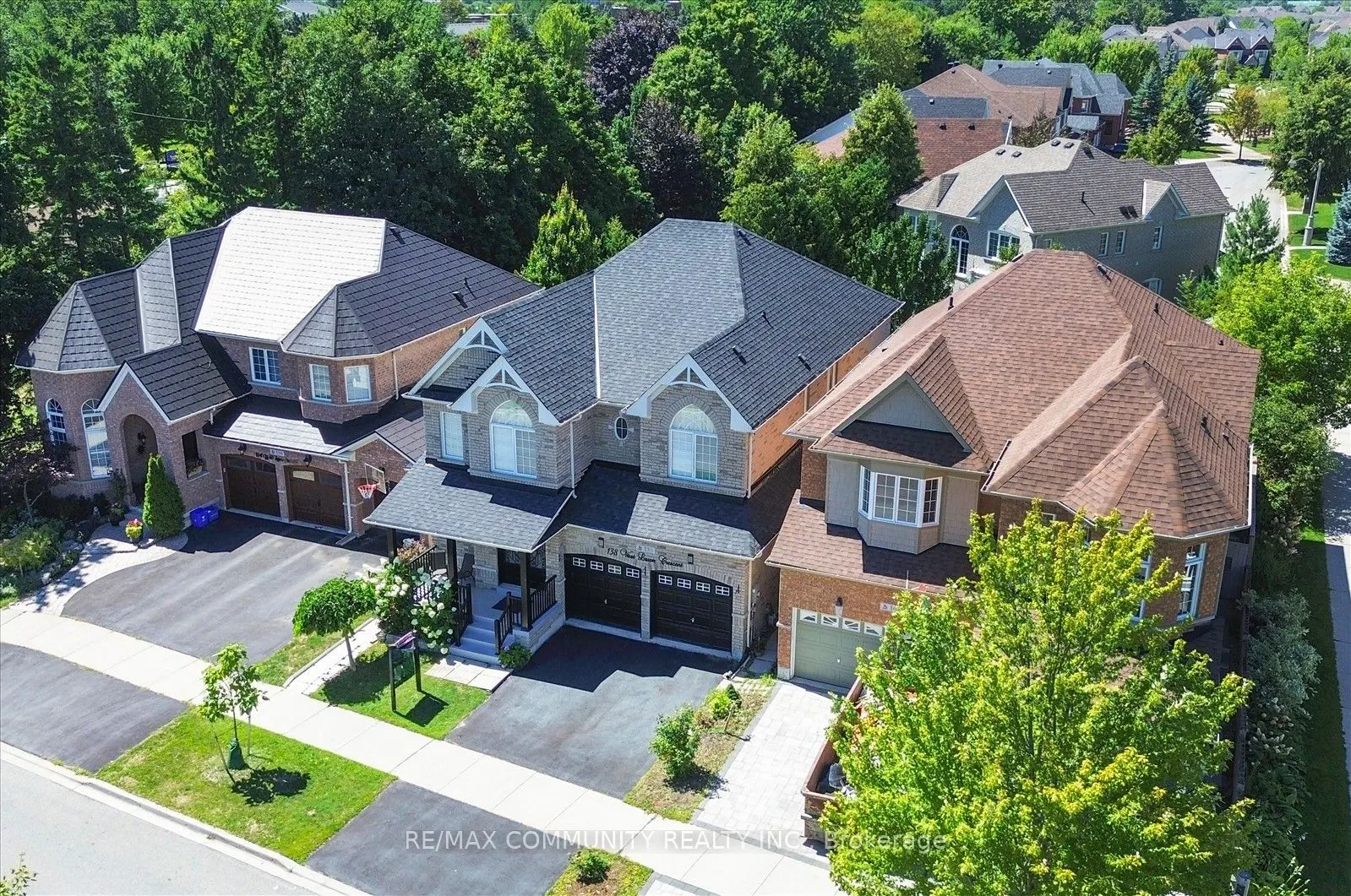 138 West Lawn Crescent