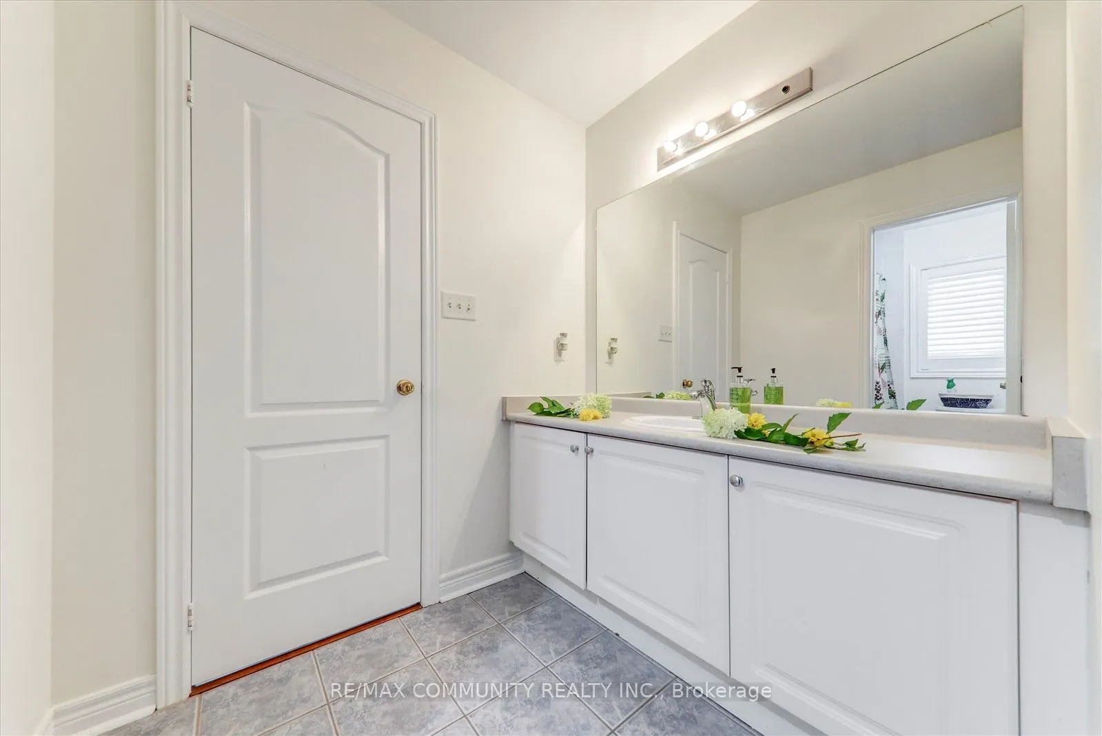 138 West Lawn Crescent
