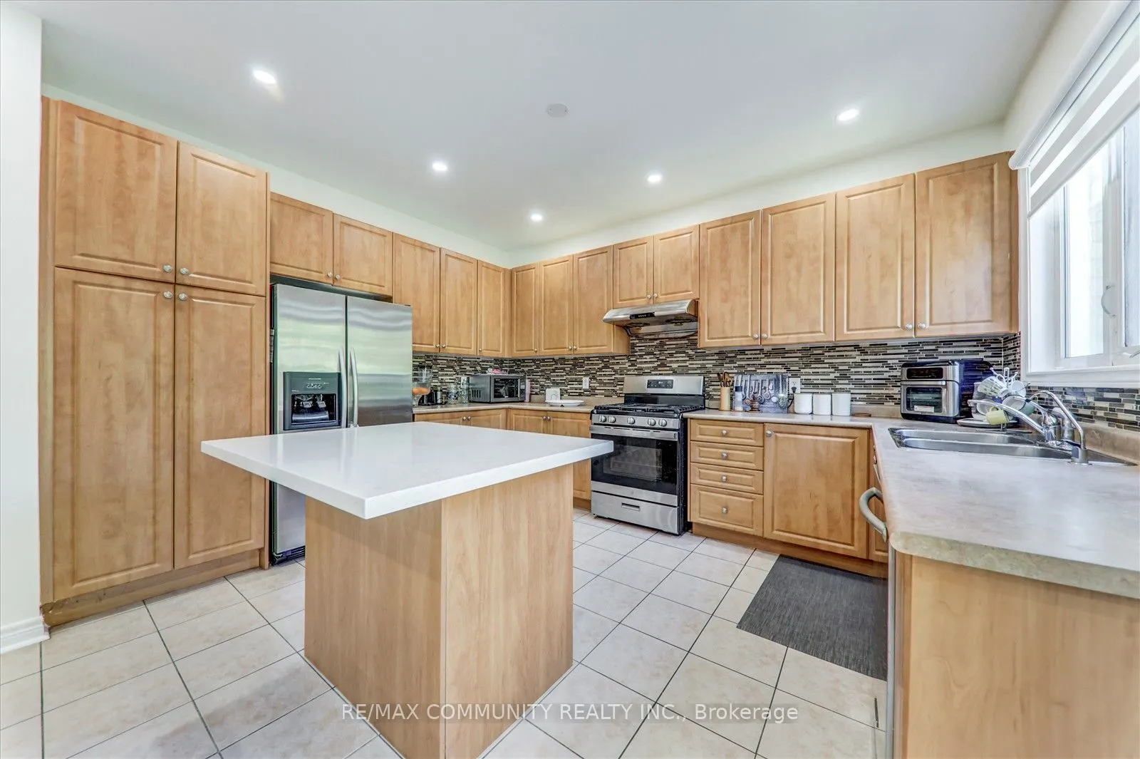 138 West Lawn Crescent