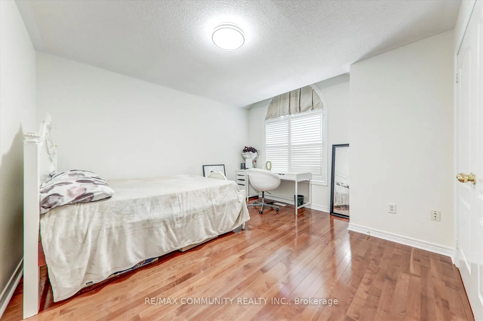 138 West Lawn Crescent
