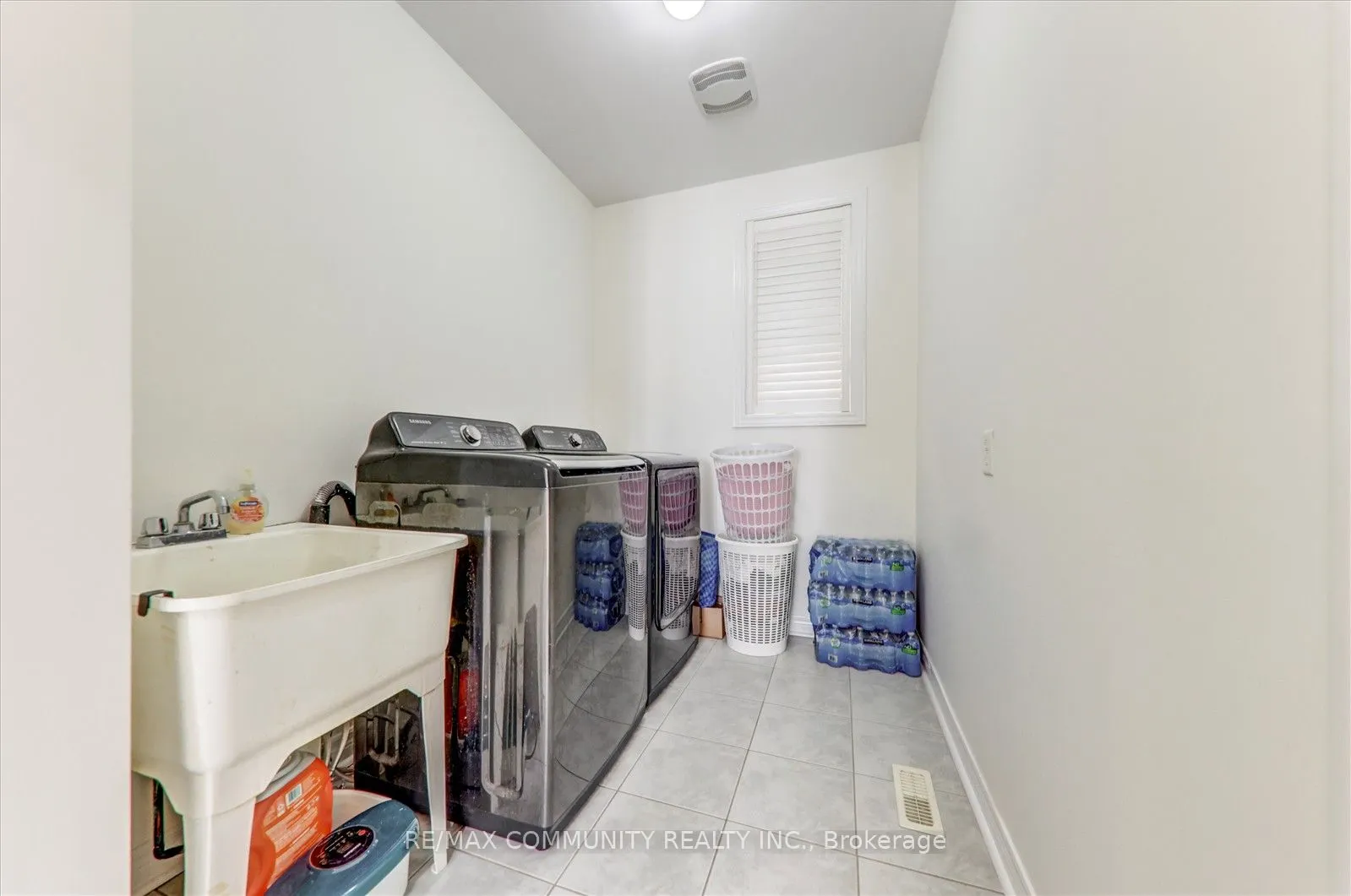 138 West Lawn Crescent