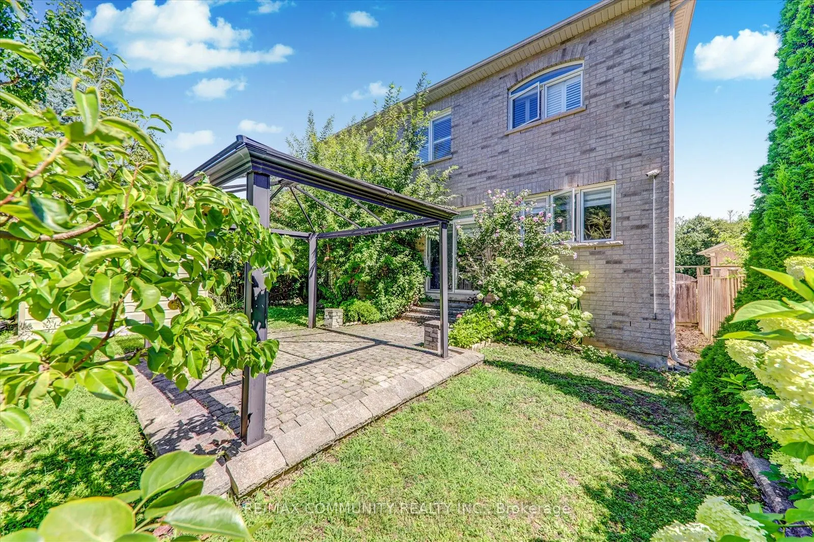 138 West Lawn Crescent