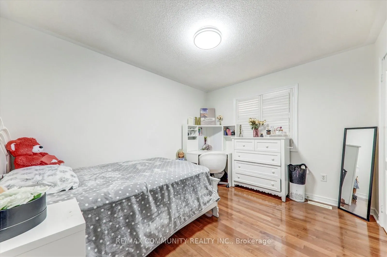 138 West Lawn Crescent