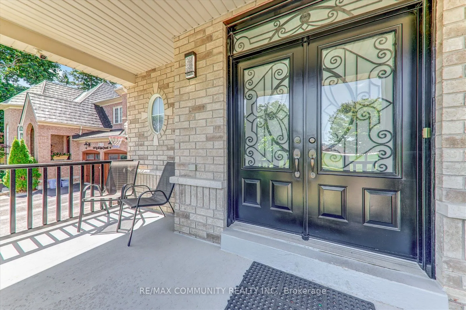 138 West Lawn Crescent