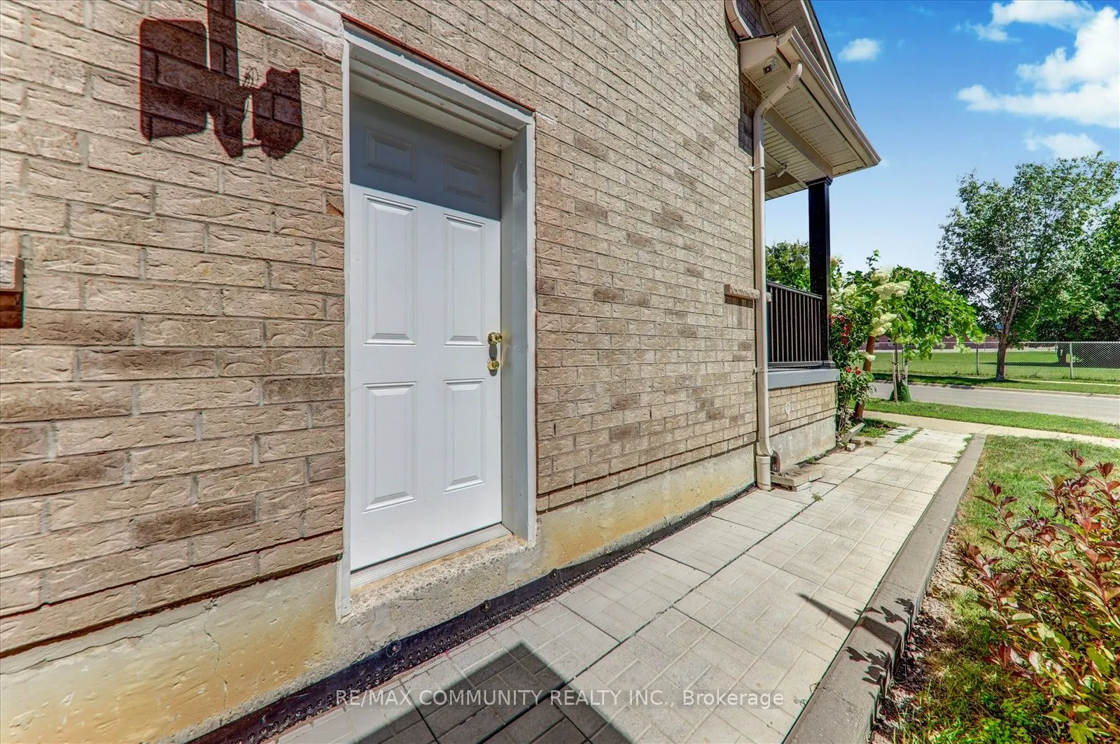 138 West Lawn Crescent