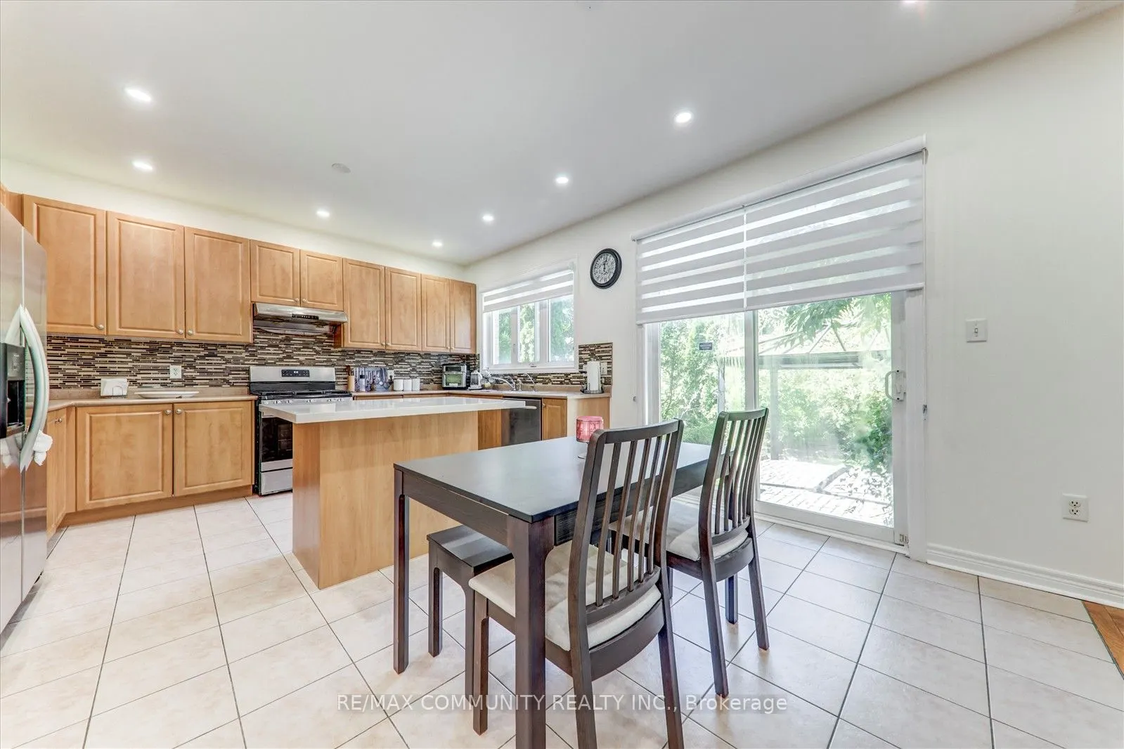 138 West Lawn Crescent