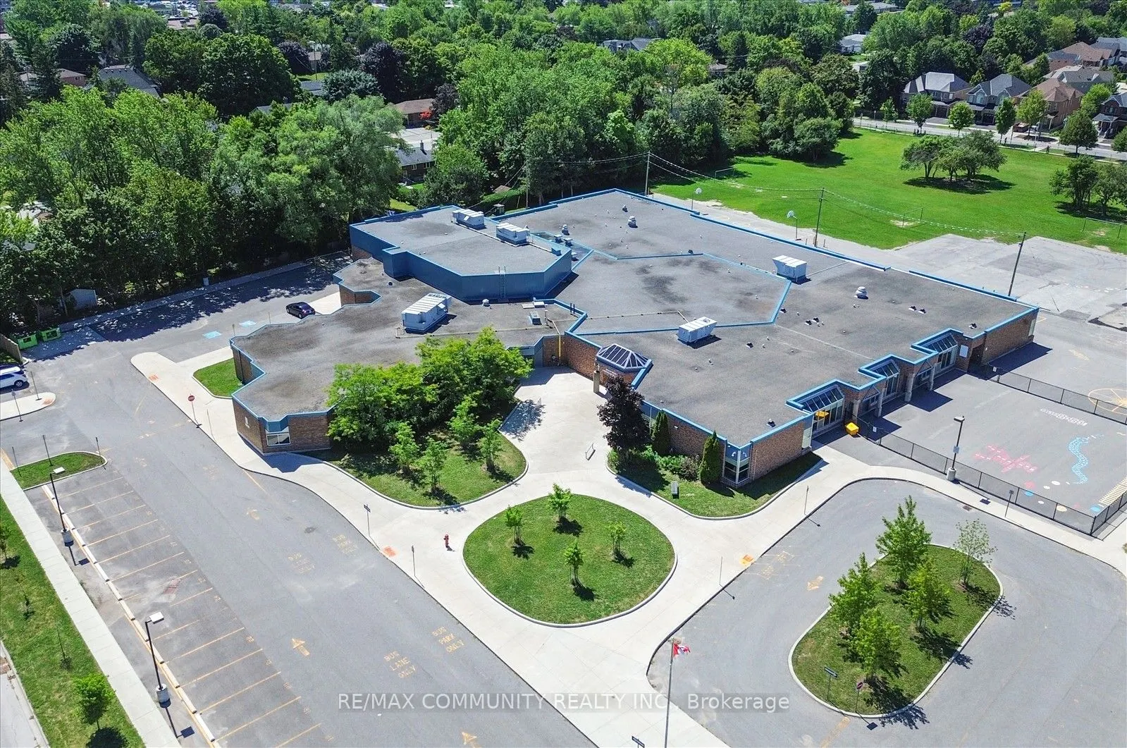 138 West Lawn Crescent