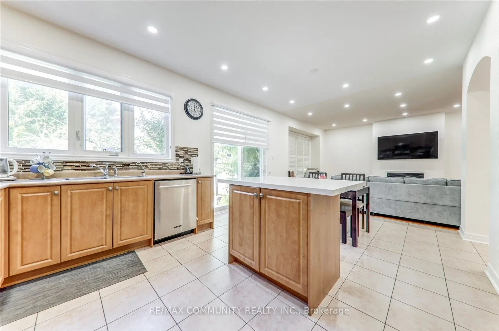 138 West Lawn Crescent