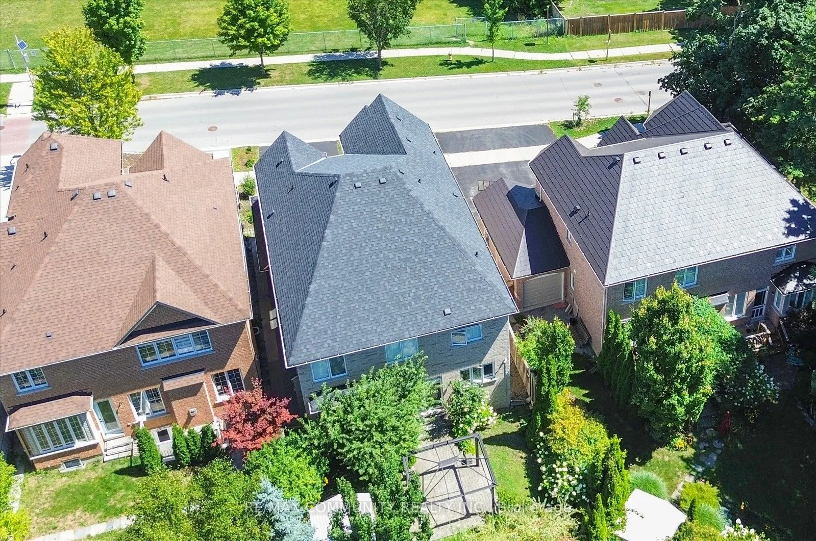 138 West Lawn Crescent