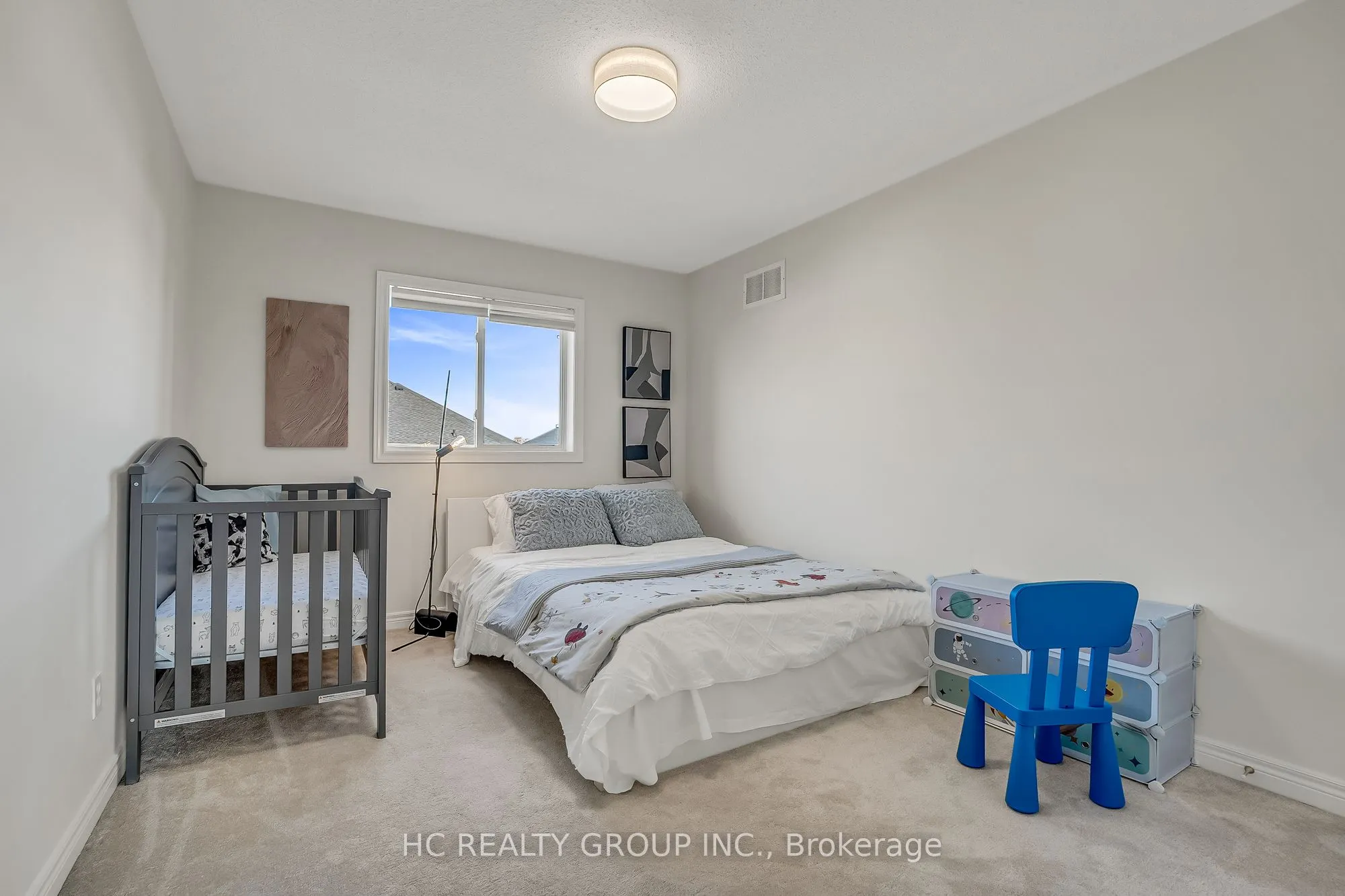 130 Royview Crescent