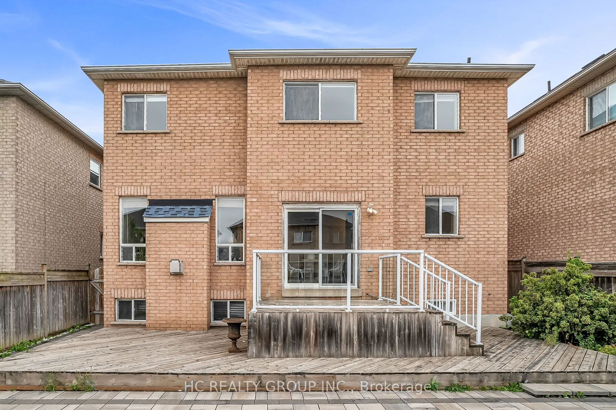 130 Royview Crescent