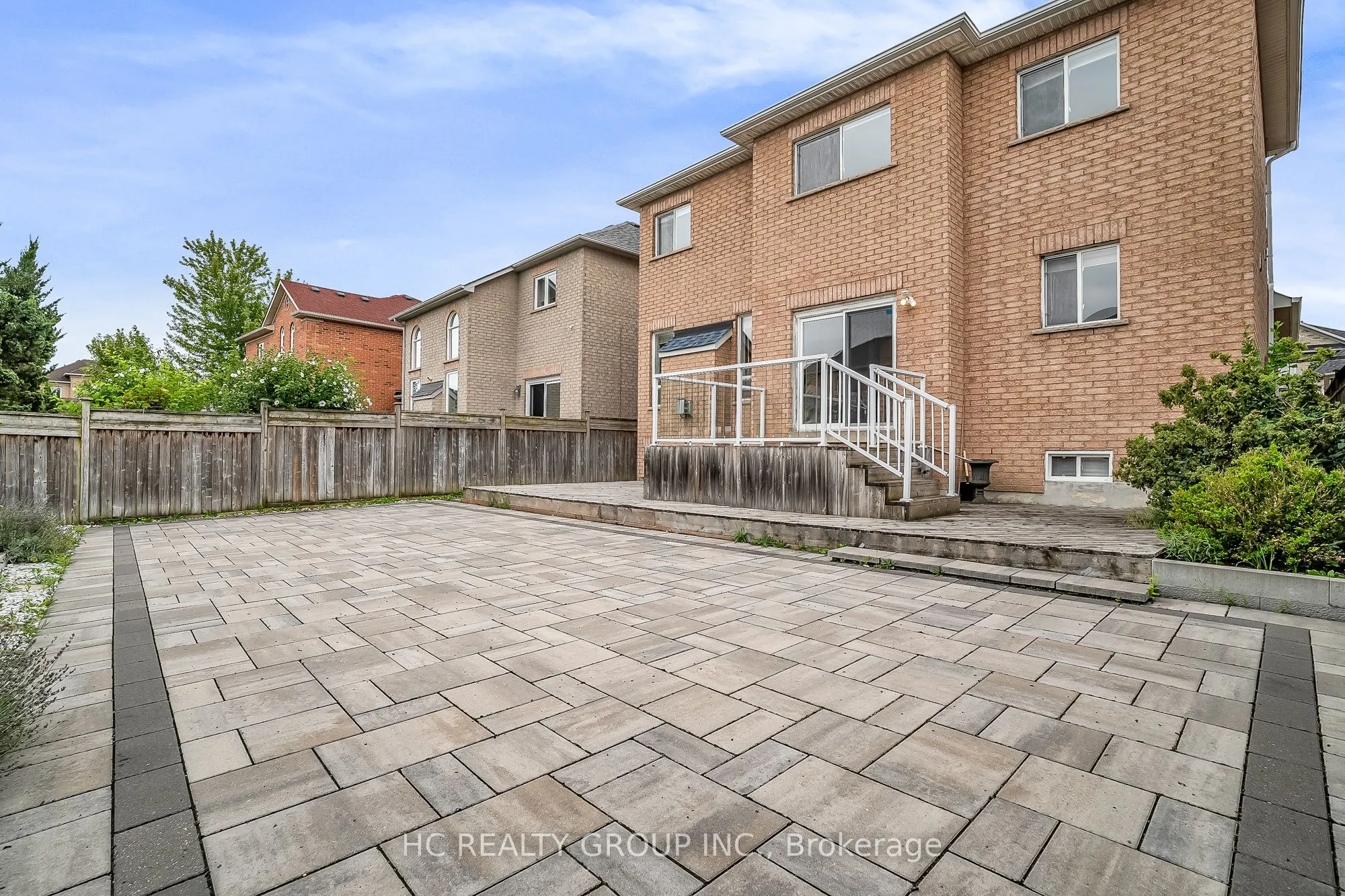130 Royview Crescent
