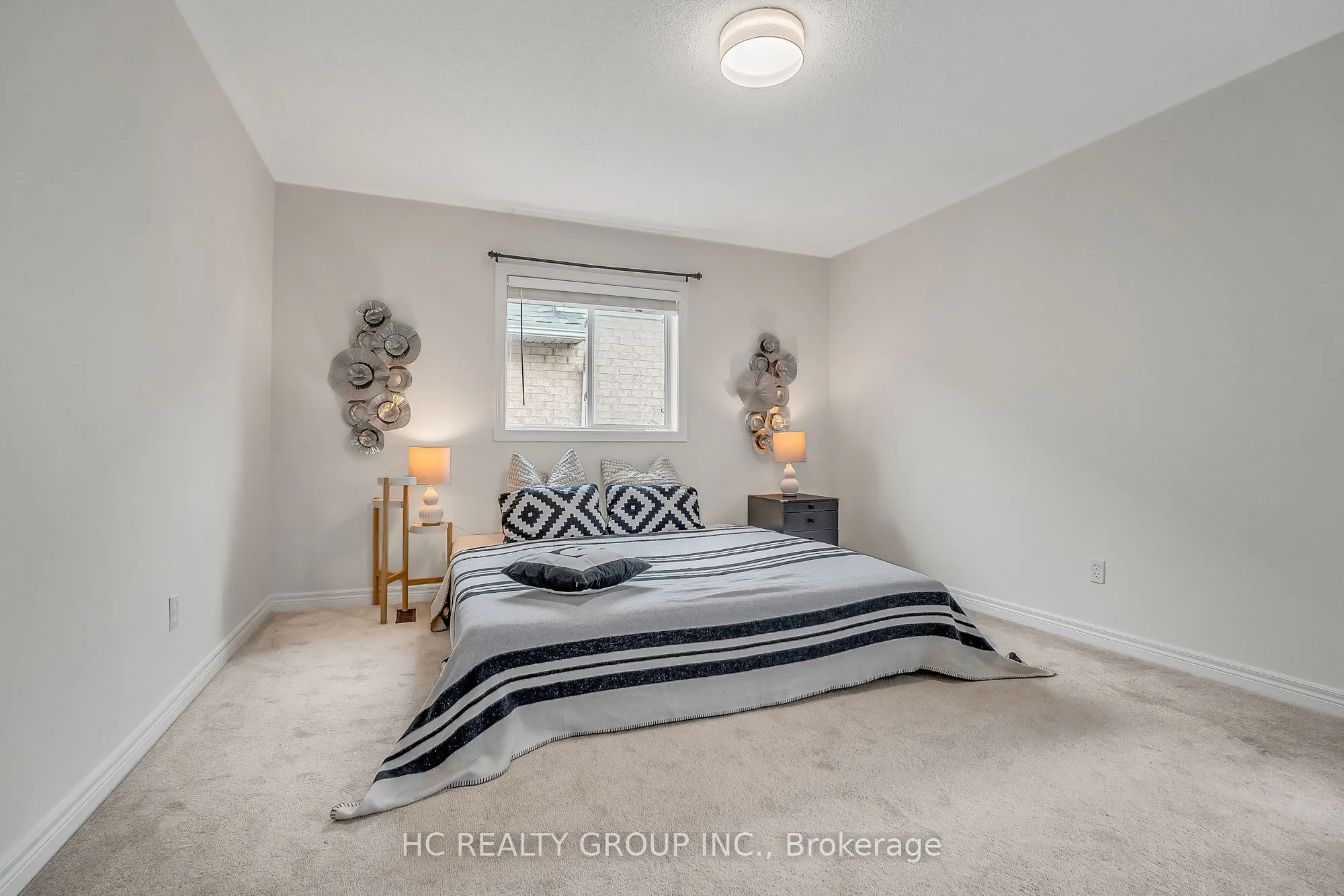 130 Royview Crescent