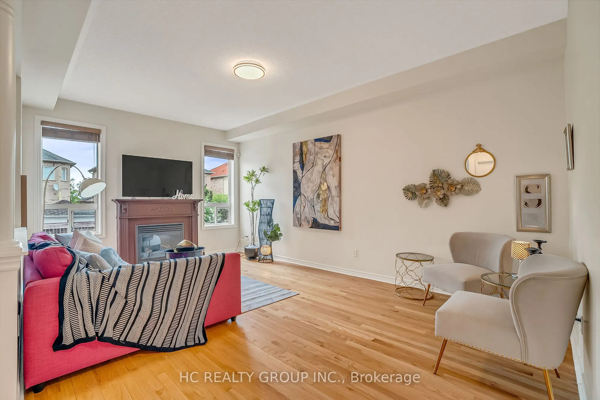 130 Royview Crescent