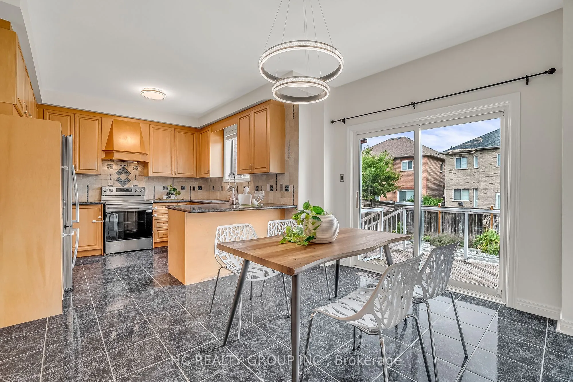 130 Royview Crescent