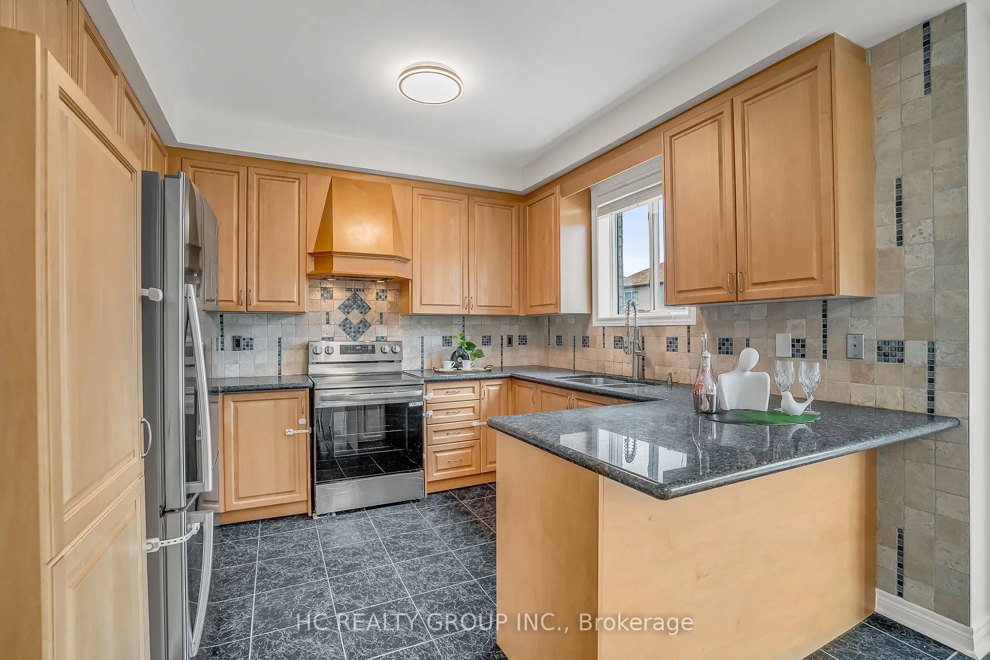 130 Royview Crescent