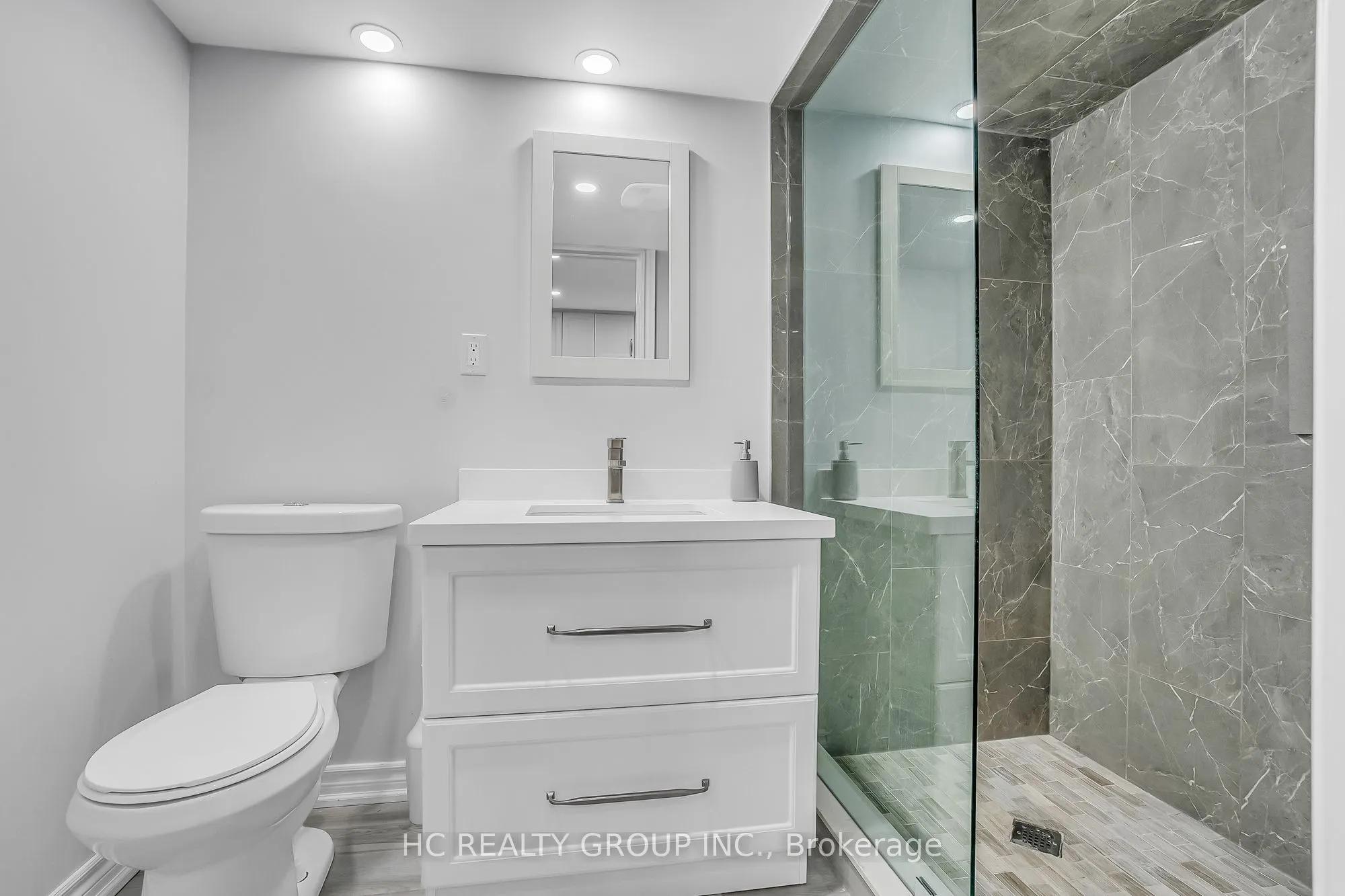 130 Royview Crescent