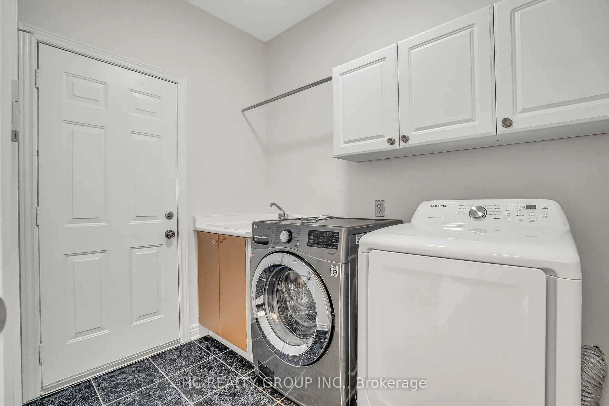 130 Royview Crescent