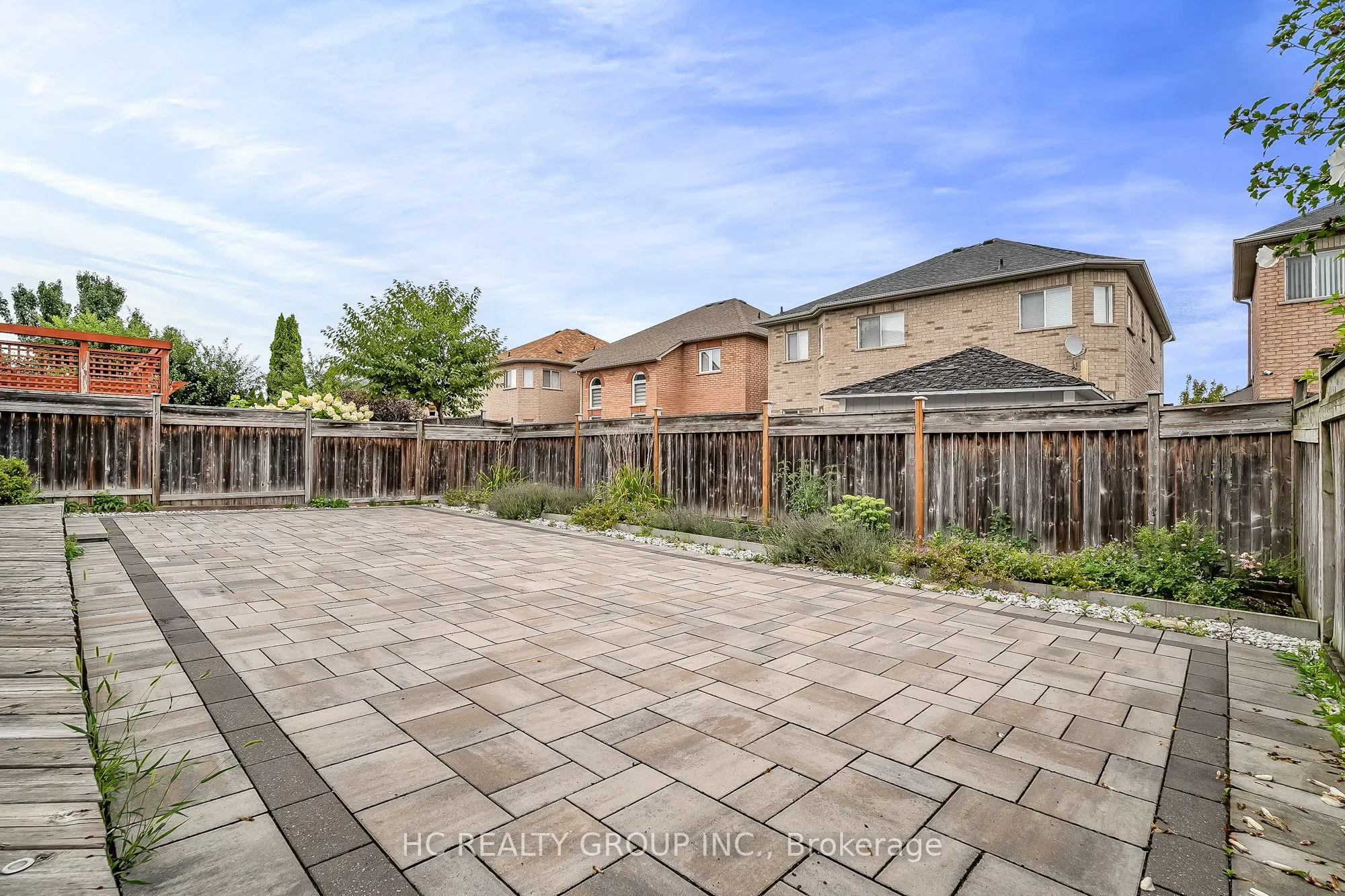 130 Royview Crescent